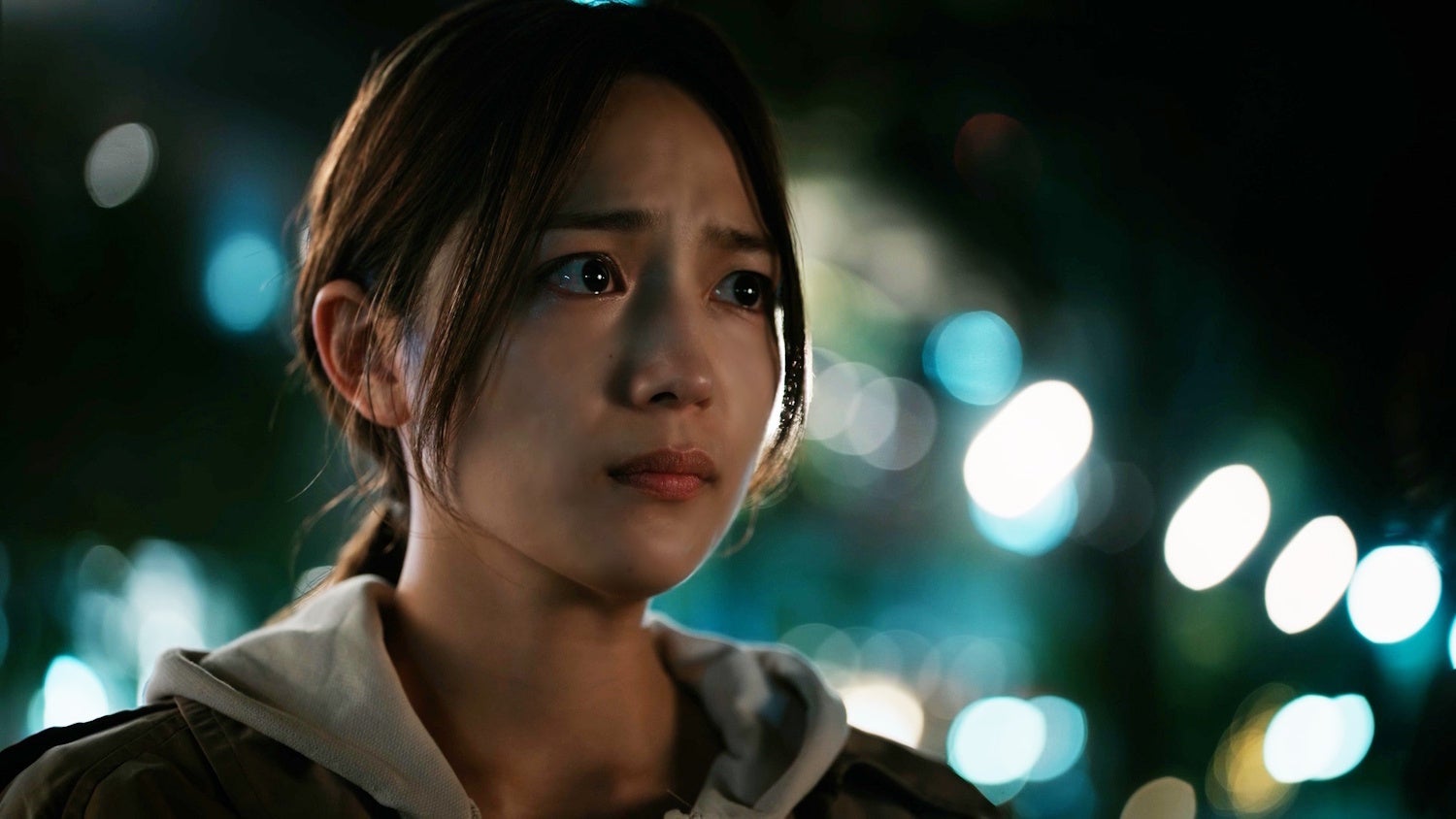 ABEMAオリジナルドラマ『スキャンダルイブ』#4／大物俳優の性加害疑惑に“芸能事務所社長”柴咲コウ＆“週刊誌記者”川口春奈が禁断の共闘へ／“奏”川口春奈が涙――被害女性A子の正体は？