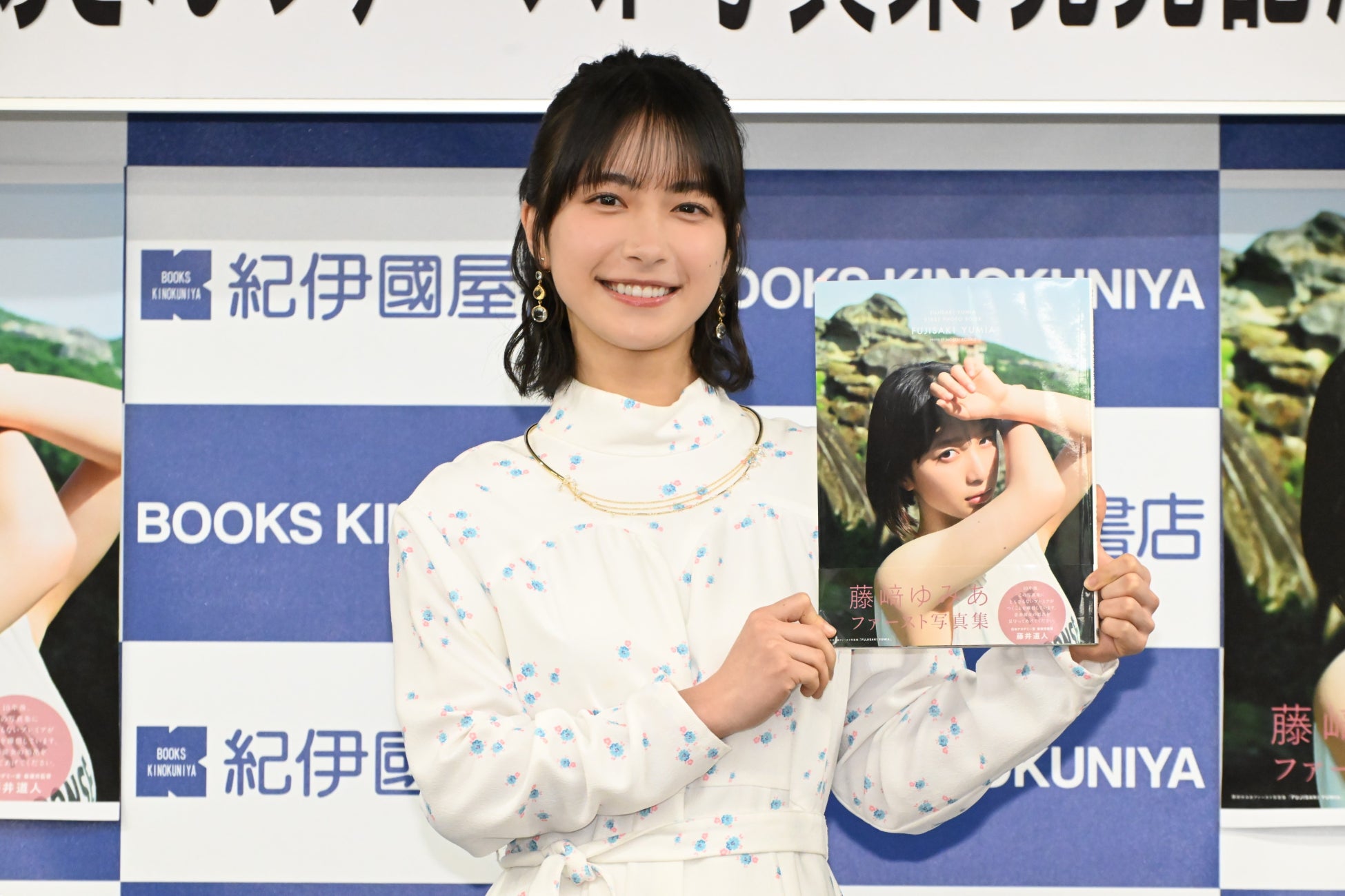 藤﨑ゆみあの“初めての記憶”が詰まったファースト写真集が発売！ ギリシャ・メテオラでの撮影は「自分の中でしっかりとこの思いを受け止めて、忘れたくない」