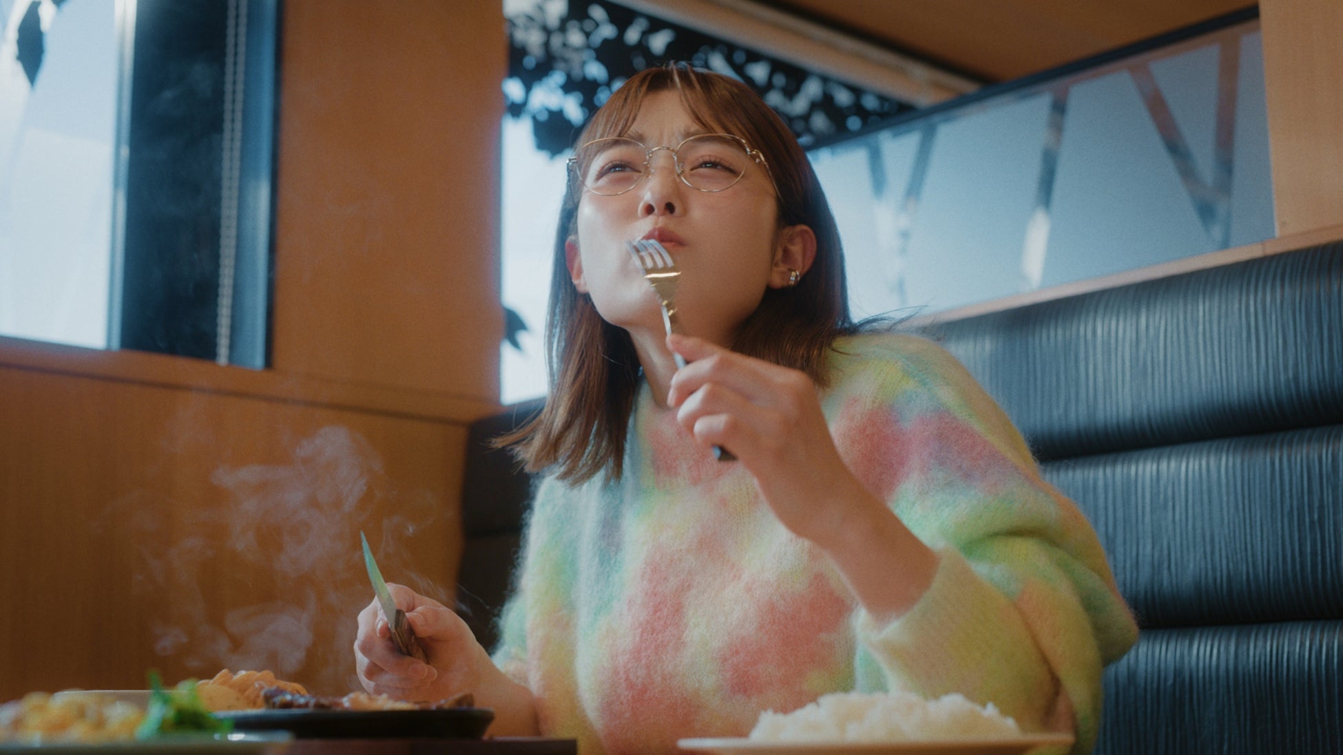 栃木県出身のタレント、井上咲楽さんがステーキ宮の思い出に浸る！ステーキ宮の新TVCM「想い出って美味しいんですね」篇を12月15日（月）より公開！