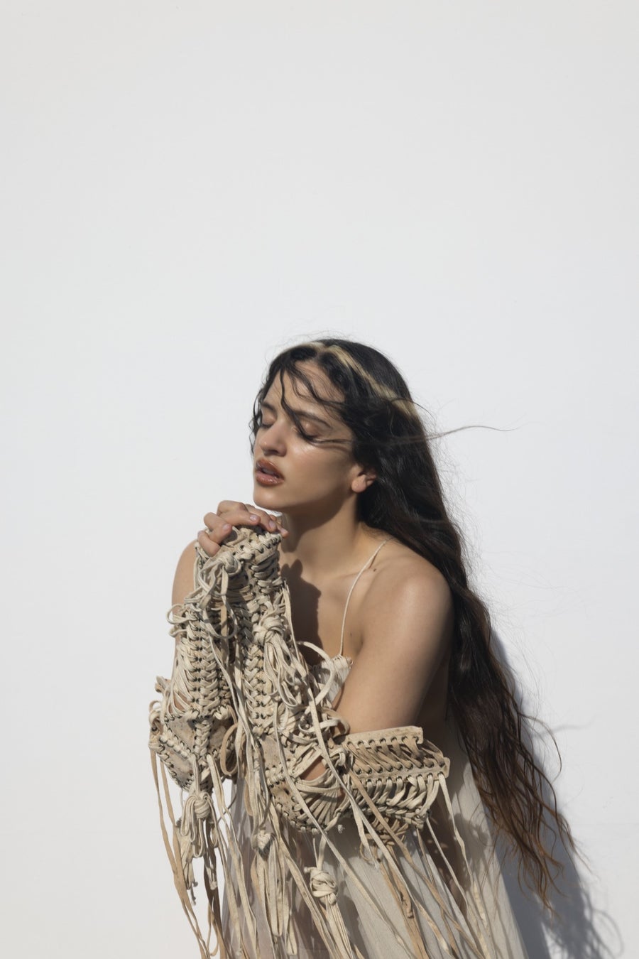 スペイン発のグローバル・アイコン＝ロザリア（Rosalía）、タワーレコード渋谷店で日本限定スペシャルグッズを期間限定で販売！