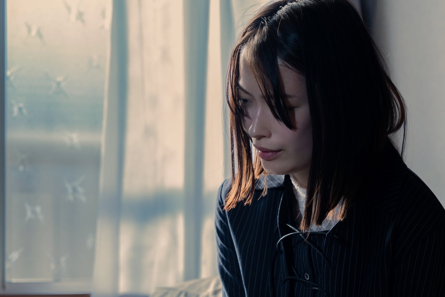 『スキャンダルイブ』第5話の予告映像＆あらすじ＆場面カットが到着／週刊誌記者・奏（川口春奈）が直面する大物俳優の性加害と芸能界のさらなる闇／妹（茅島みずき）が語った“あの夜の地獄”とは？