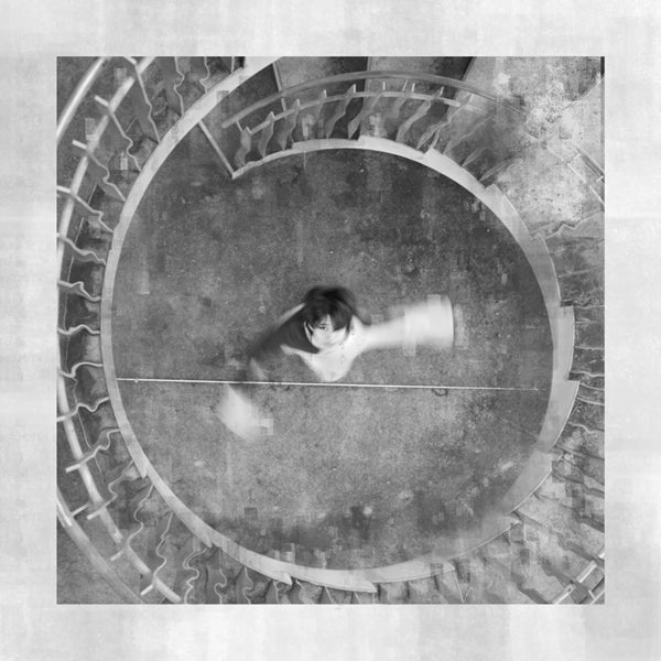 唯一無二の歌声で魅了する、先駆的シンガーソングライター：Hibari新曲『らせん』をリリース！