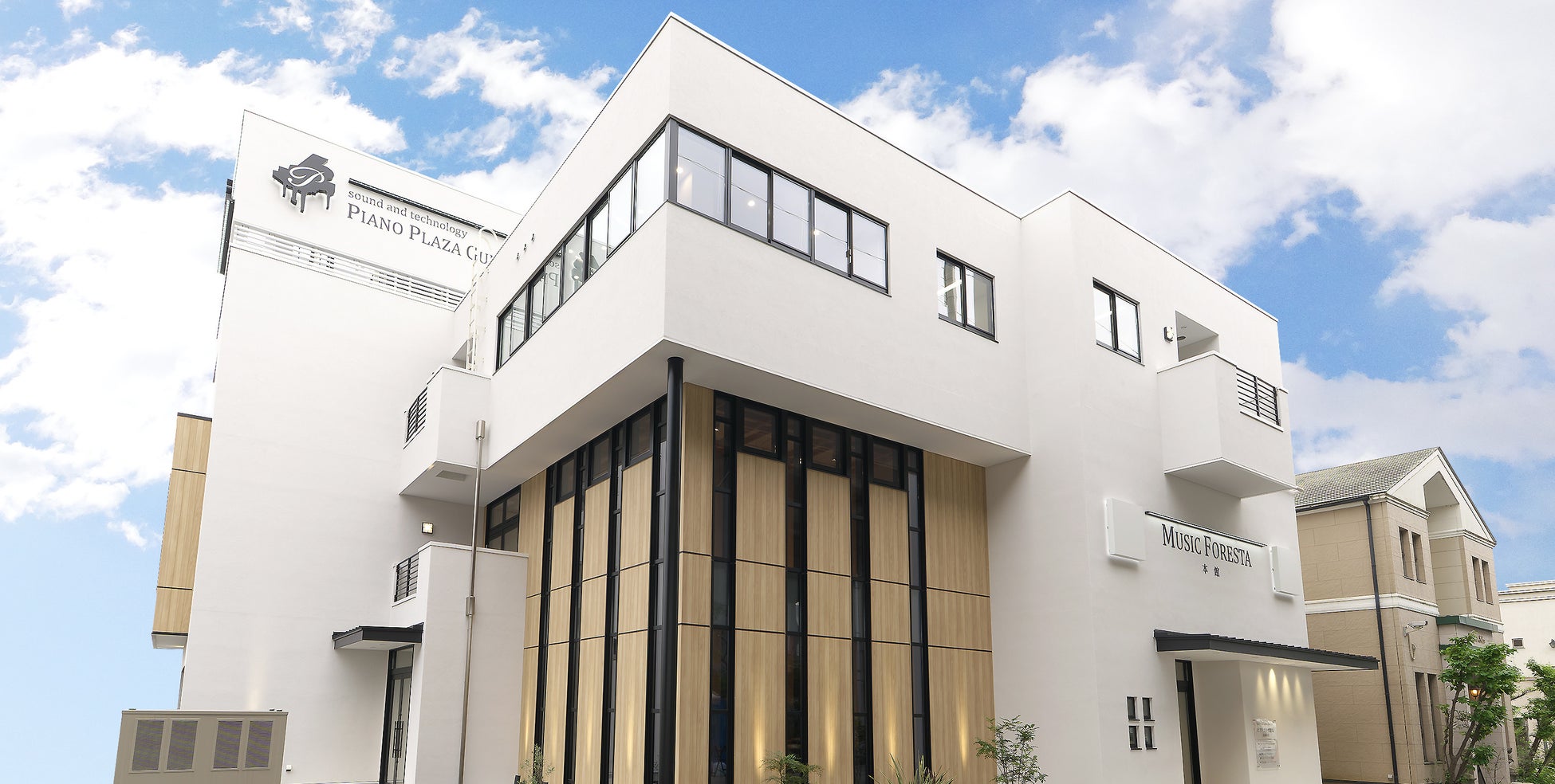 群馬県初のピアノアウトレット館が高崎市問屋町に誕生!! 常時50台以上の様々なピアノを展示!!ピアノ購入時にはまずはココから!!