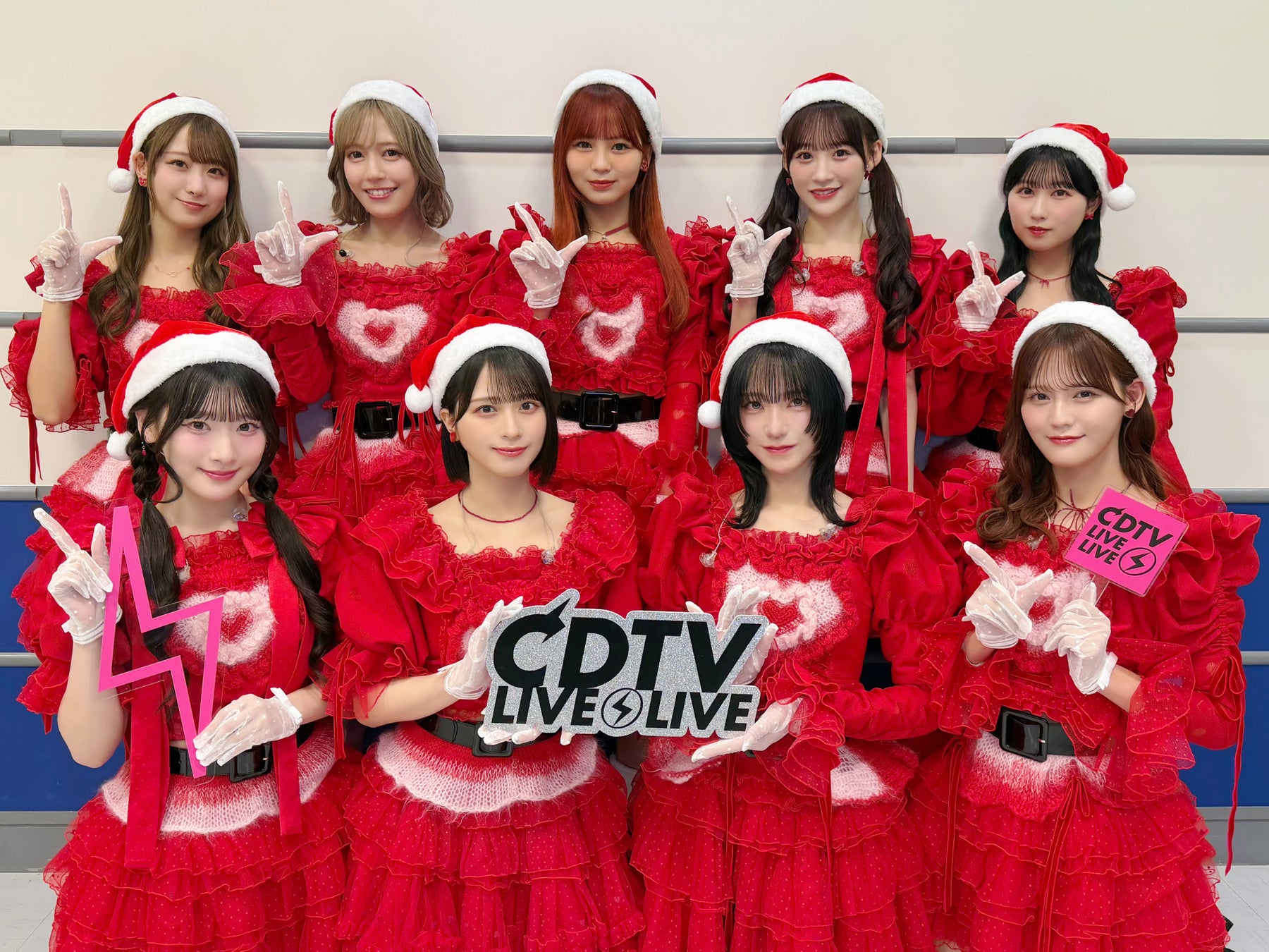 ＝LOVE　TBS系「CDTVライブ！ライブ！クリスマス年間ランキングFes.」に出演！先日ストリーミング１億回再生を突破した『とくべチュ、して』と新曲『ラブソングに襲われる』をメドレーで披露！！