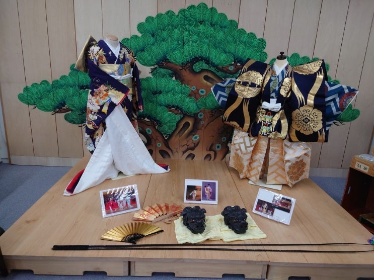 今年大ヒットしたあの映画で話題の『道成寺』『藤娘』などの衣裳も収容！【アソビュー！】日本文化を支える「舞踊衣裳」の世界に迫る2種類の体験ツアー「舞踊衣裳を支える職人ツアー」を販売開始