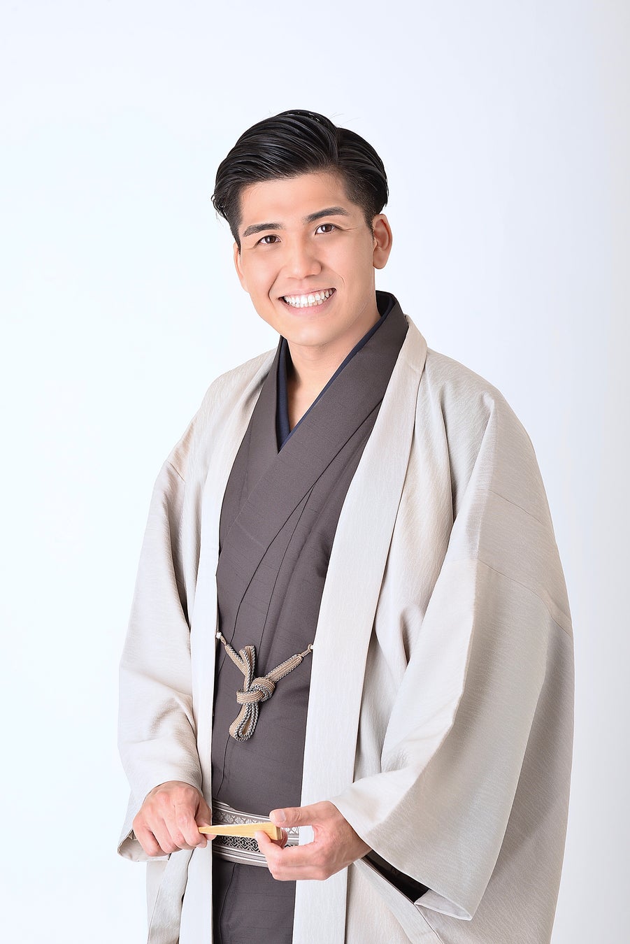 【本日発行】表紙にカーチュン・ウォン & 下浦貴敬・田中良子が登場！　シアター情報誌「カンフェティ」2月号発行