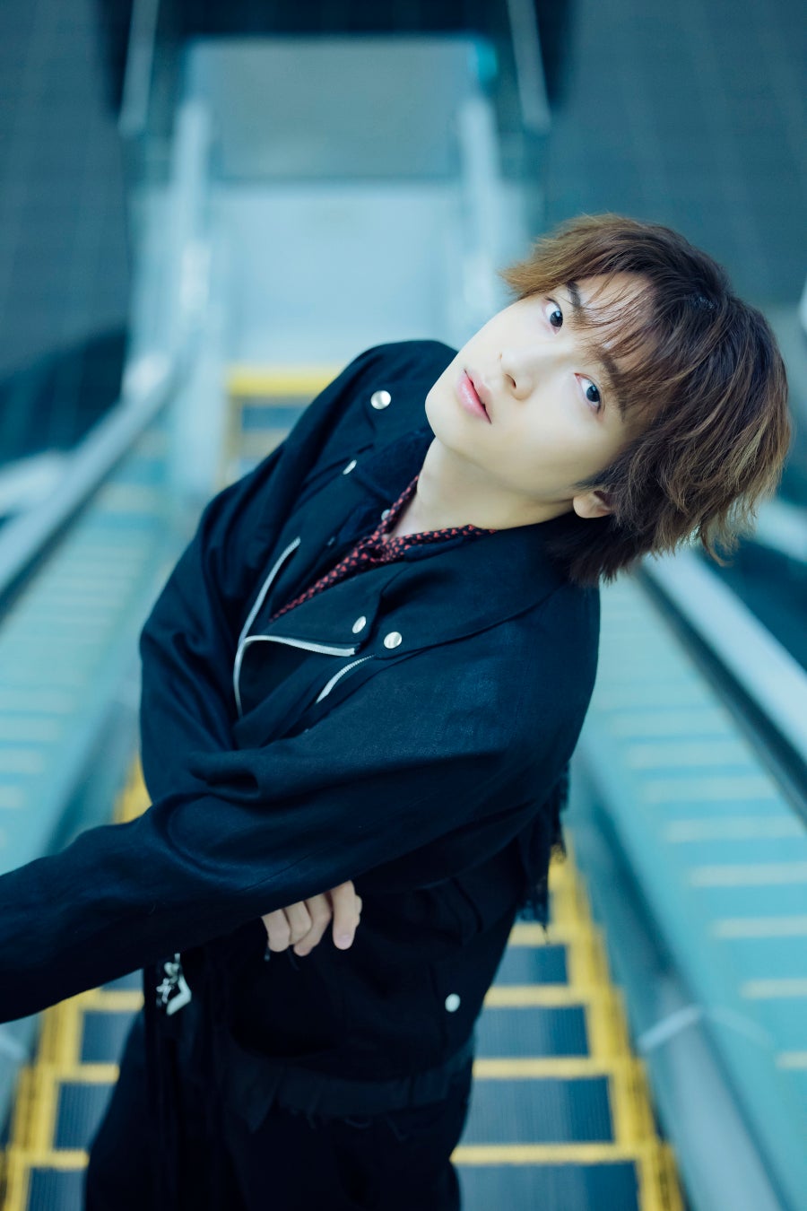 モードから等身大で楽しむ素顔まで――「憧れの聖地」で撮りおろし！庄司浩平、さまざまな表情を詰め込んだ4月始まりカレンダー発売決定！