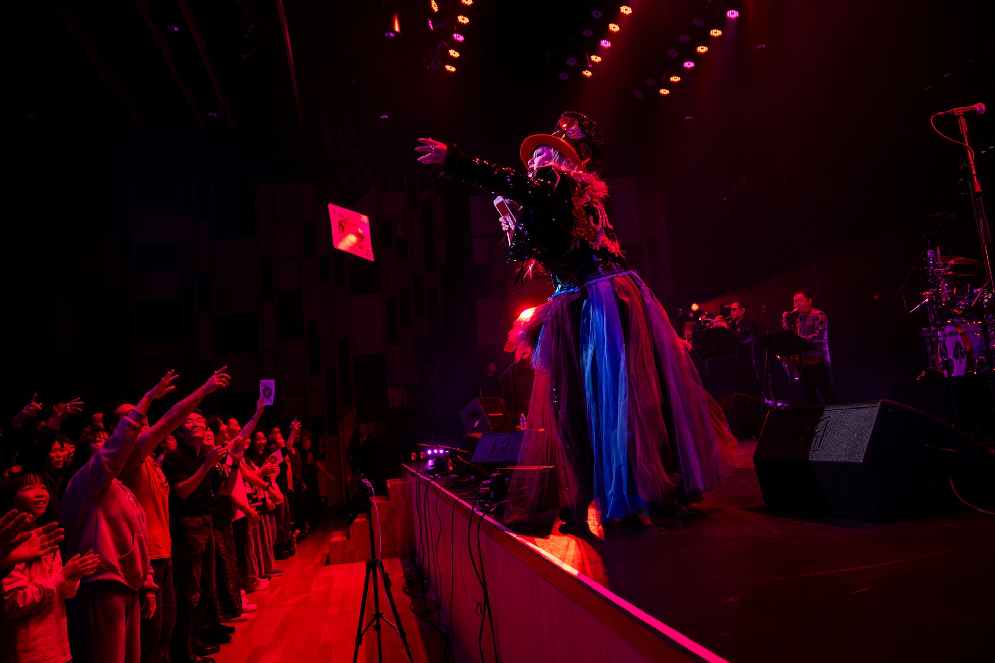 結成43年目を見据えたPERSONZが卓抜のブラスセクションとの晦日ライブで提示した、“バンドのピークは常に今この瞬間”という流儀