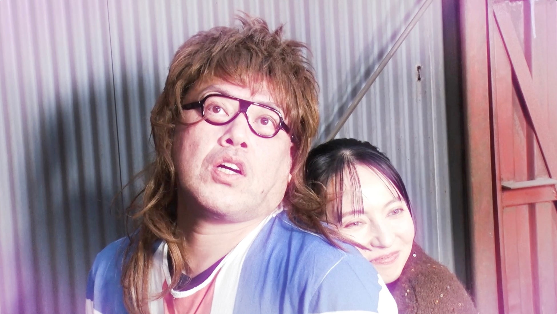 ベッキーの“超密着バックハグ”でくっきー！大興奮…視聴者も衝撃「ベッキープロだわ」「さすがベッキー」 しずる・池田、“尻”で自転車のタイヤを止める衝撃シーンにくっきー！、ケムリも爆笑『MAD5』#2