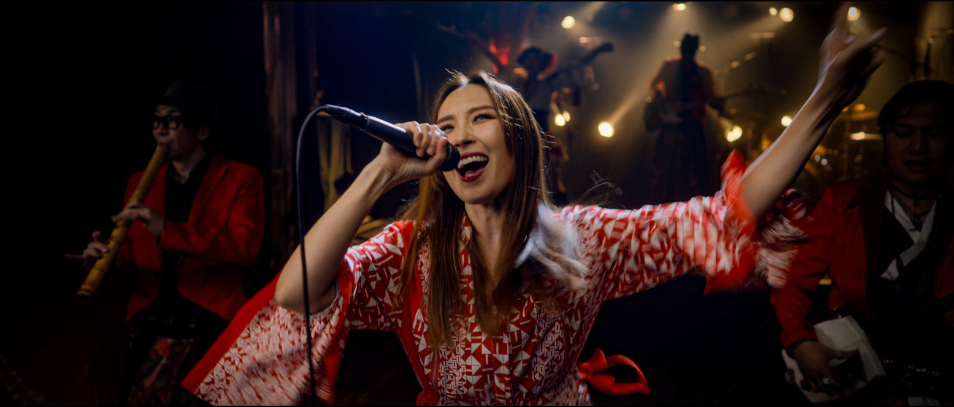 愛内里菜、２１年ぶりに映画主題歌を担当。映画「どうしようもない10人」主題歌コラボPVを公開。