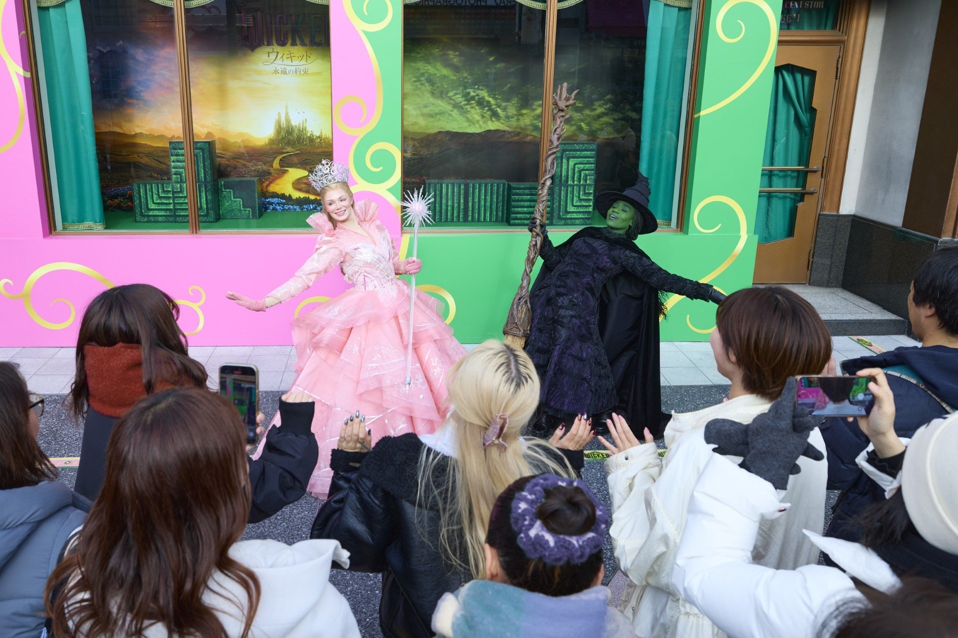アカデミー賞®受賞「ウィキッド」の最終章、映画『ウィキッド 永遠の約束』が３月６日（金）公開　ファンを惹きつけ続ける本物のウィキッドの世界に現実でまた会える！『ウィキッド 永遠の約束』セレブレーション