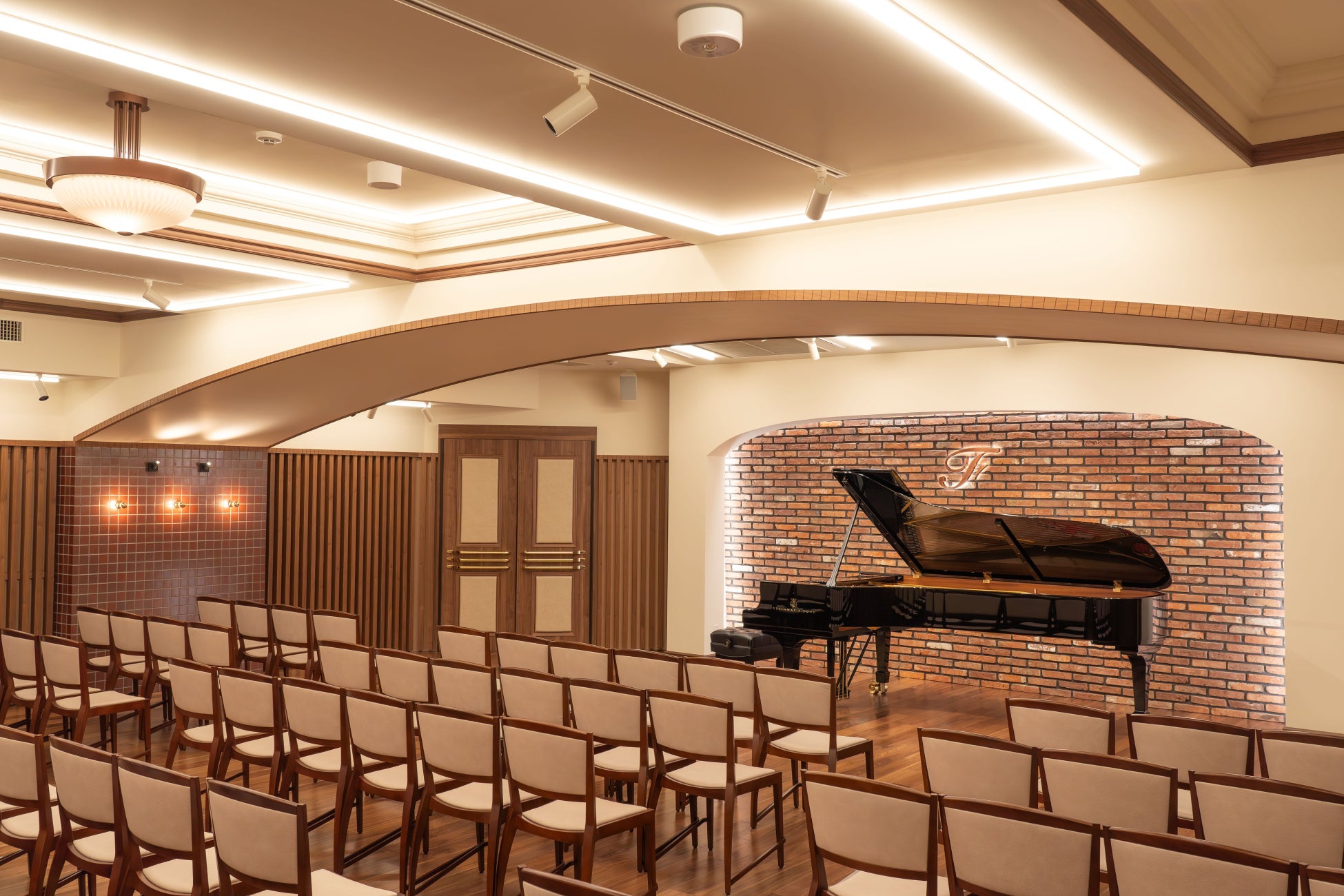 サロンホール「La Salle F」（東京・広尾）がオープン1周年記念イベント「The Piano Week with かてぃんピアノ」を開催。角野隼斗氏の「かてぃんピアノ」を展示し一般開放！