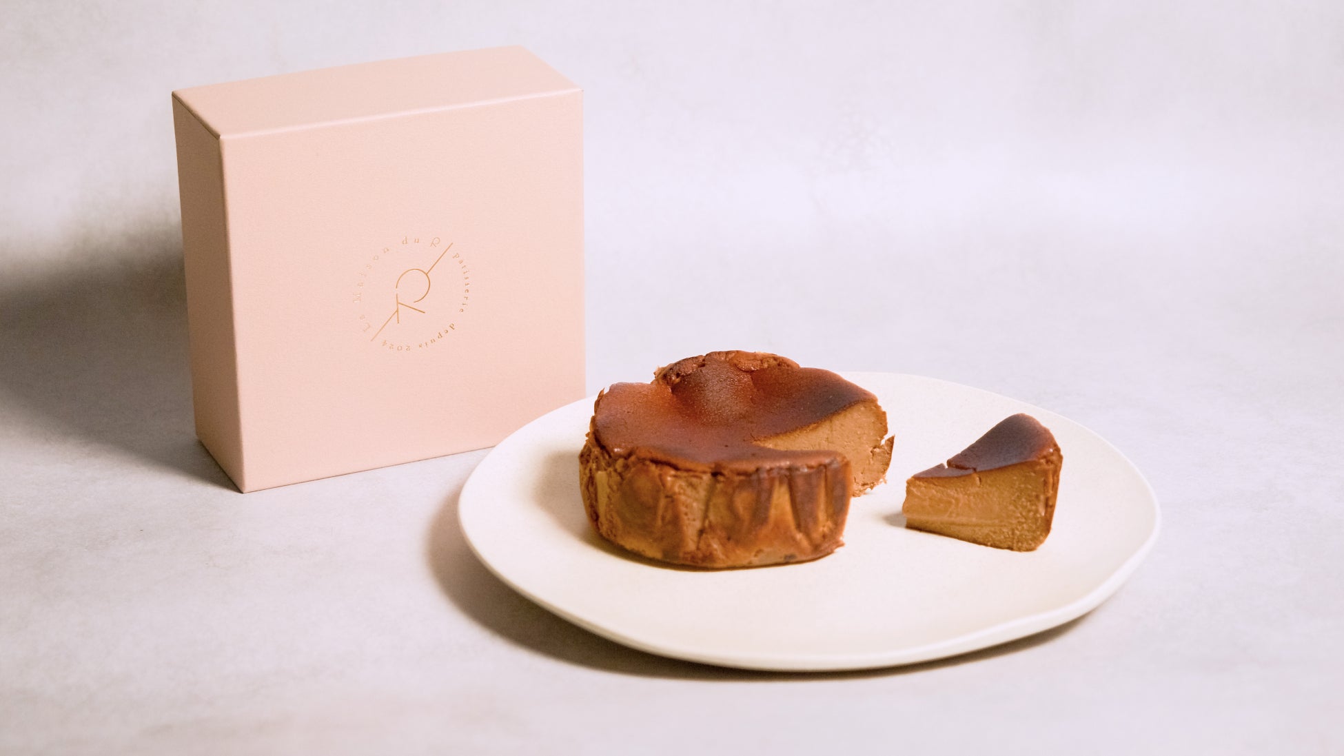 【大丸東京・梅田】愛知県岡崎市の大人気パティスリー『La Maison du R』がバレンタイン限定出店！「ショコラバスクチーズケーキ」やガナッシュサンドが登場