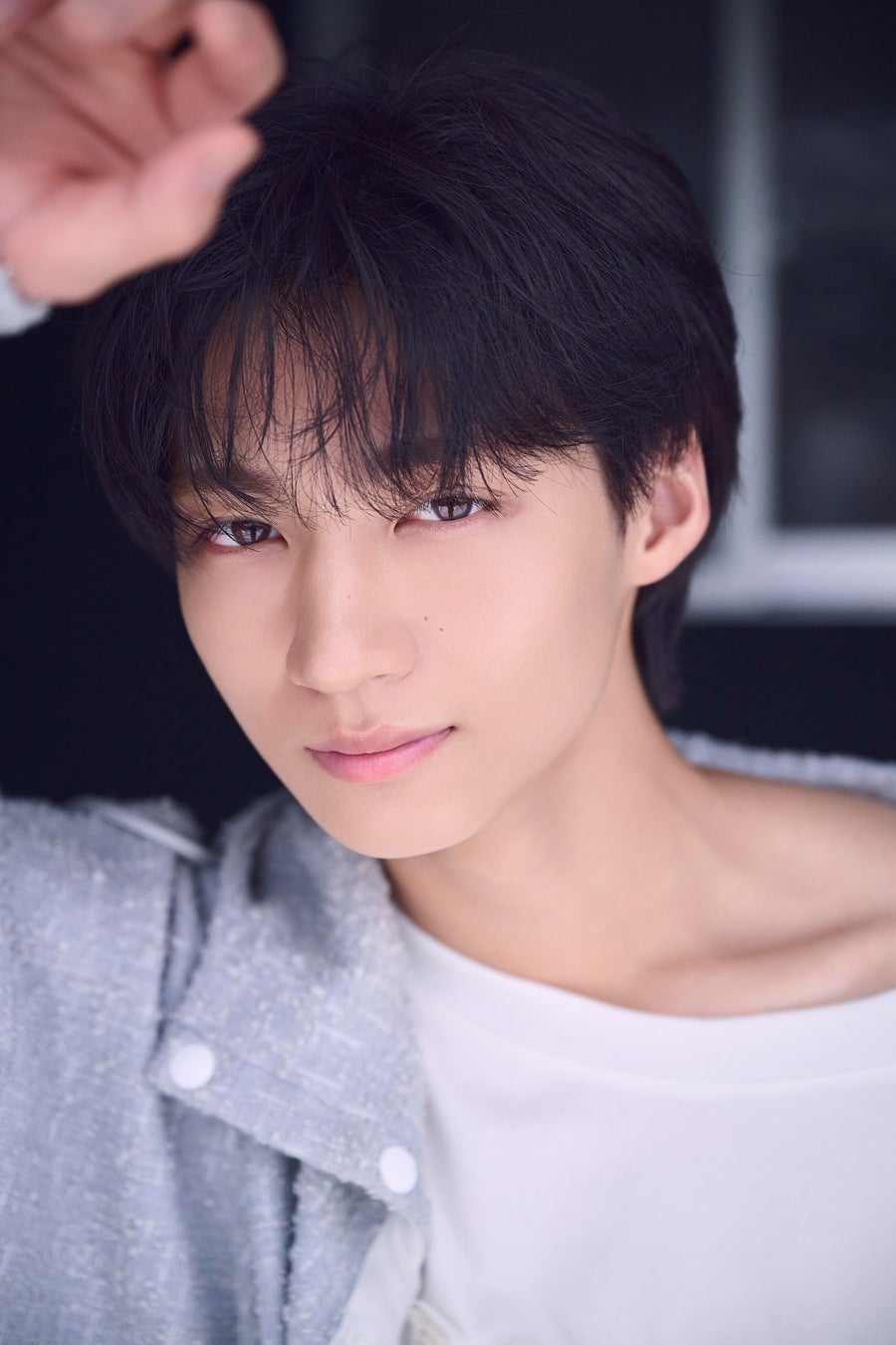 令和に“愛し愛される”至宝の端麗ビジュアルを披露！志賀李玖、初の写真集を発売！