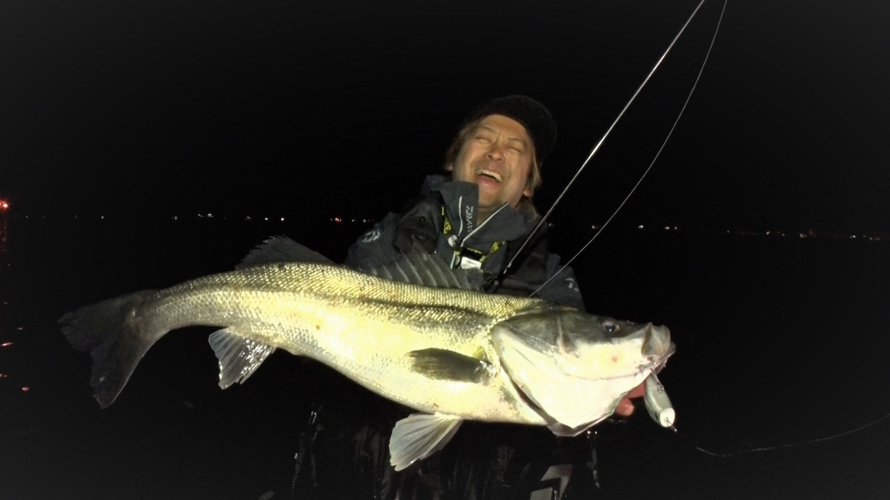 【THEフィッシング】大潮狙い撃ちで圧巻の爆釣劇　厳寒のウェーディングシーバス／1月31日(土)放送