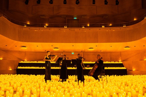 キャンドルの灯りとともに楽しむクラシック音楽「Candlelight®」が、大濠公園能楽堂に登場