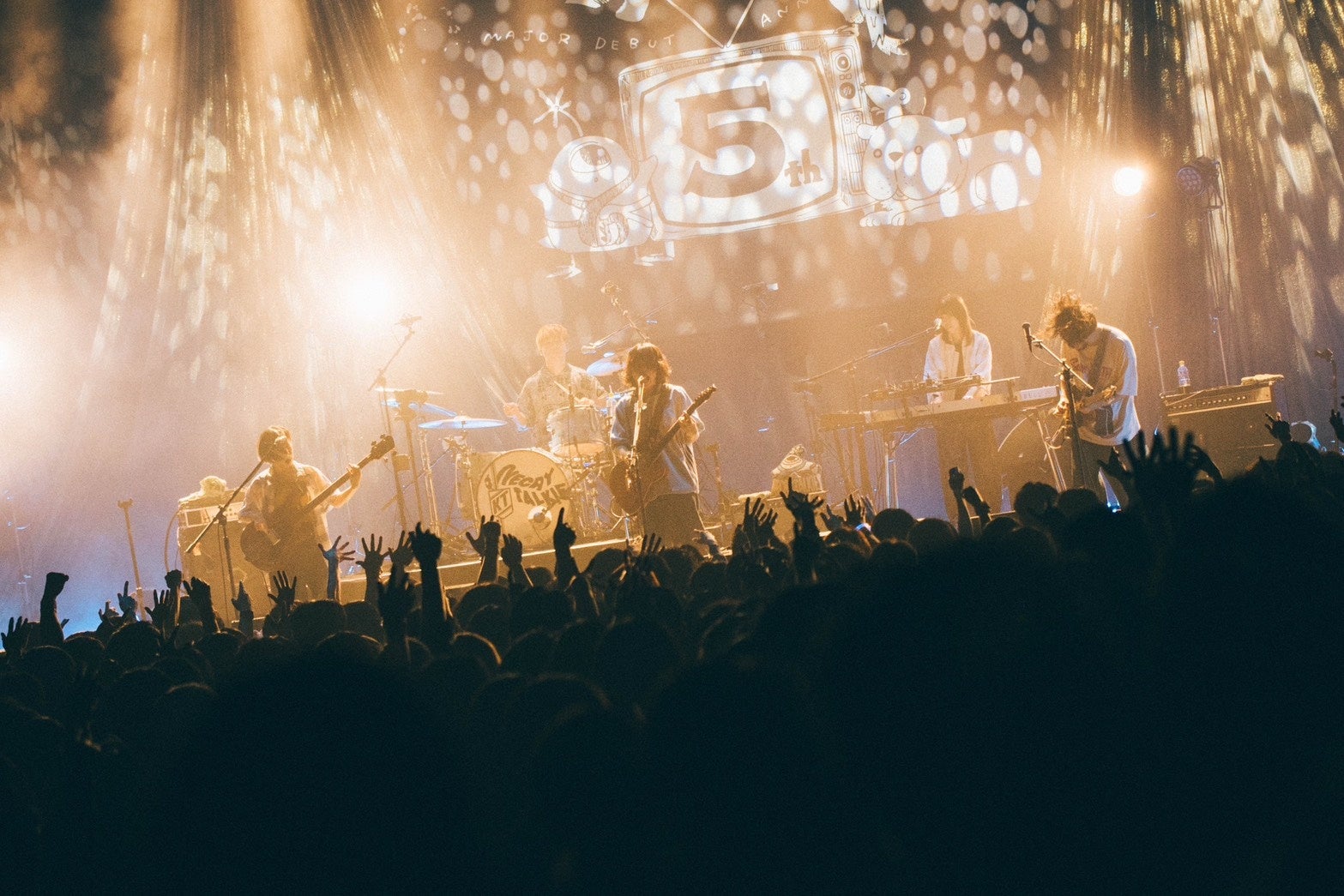 ネクライトーキー、メジャー５周年イヤーを駆け抜けて辿り着いたZepp DiverCity(TOKYO)「〆」ワンマン（ライブレポート）