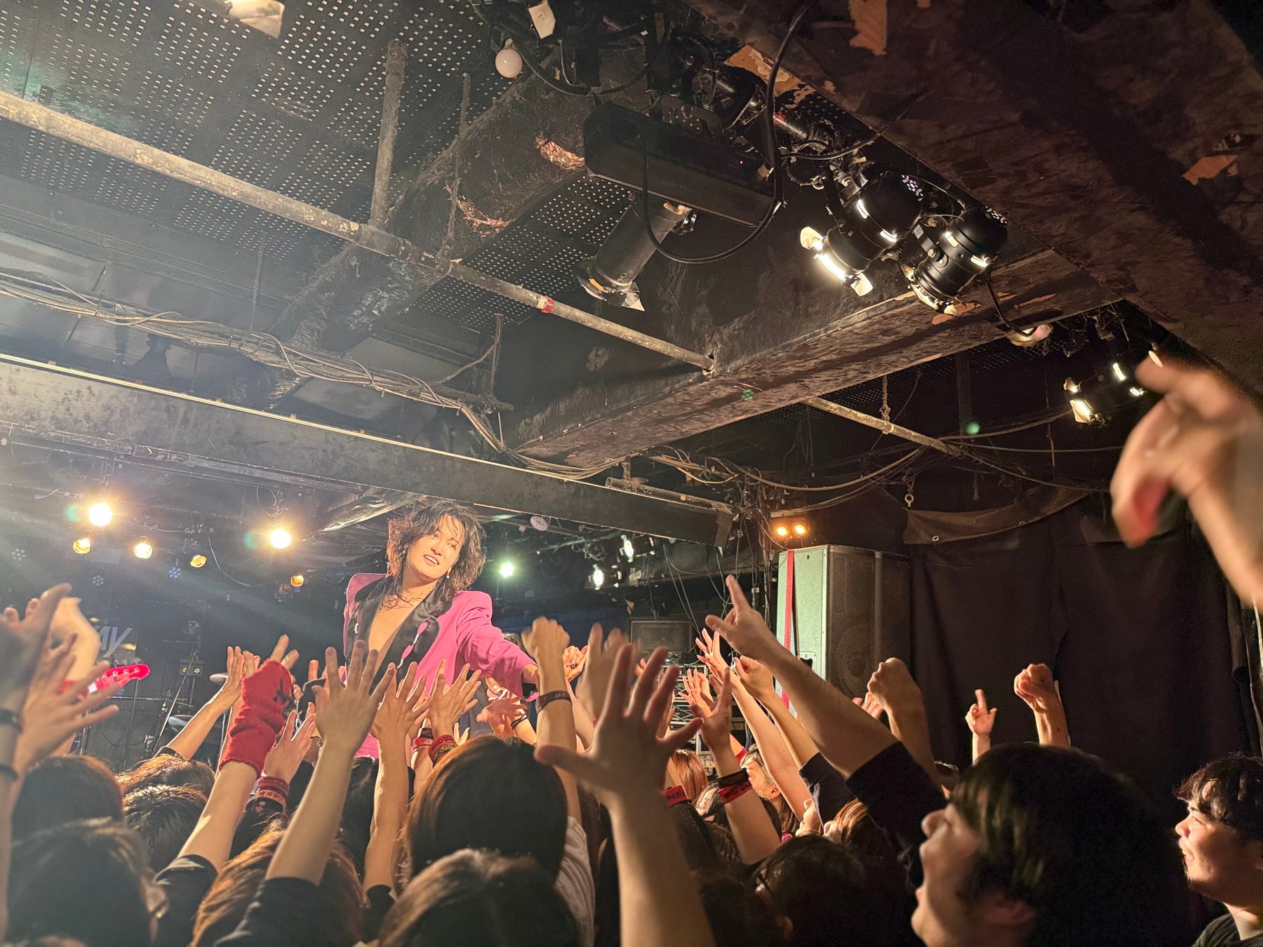 赤飯、東名阪ツアー「THE SHOW -唱-」が渋谷で終幕前代未聞の“セルフ対バン”で示した圧巻の現在地