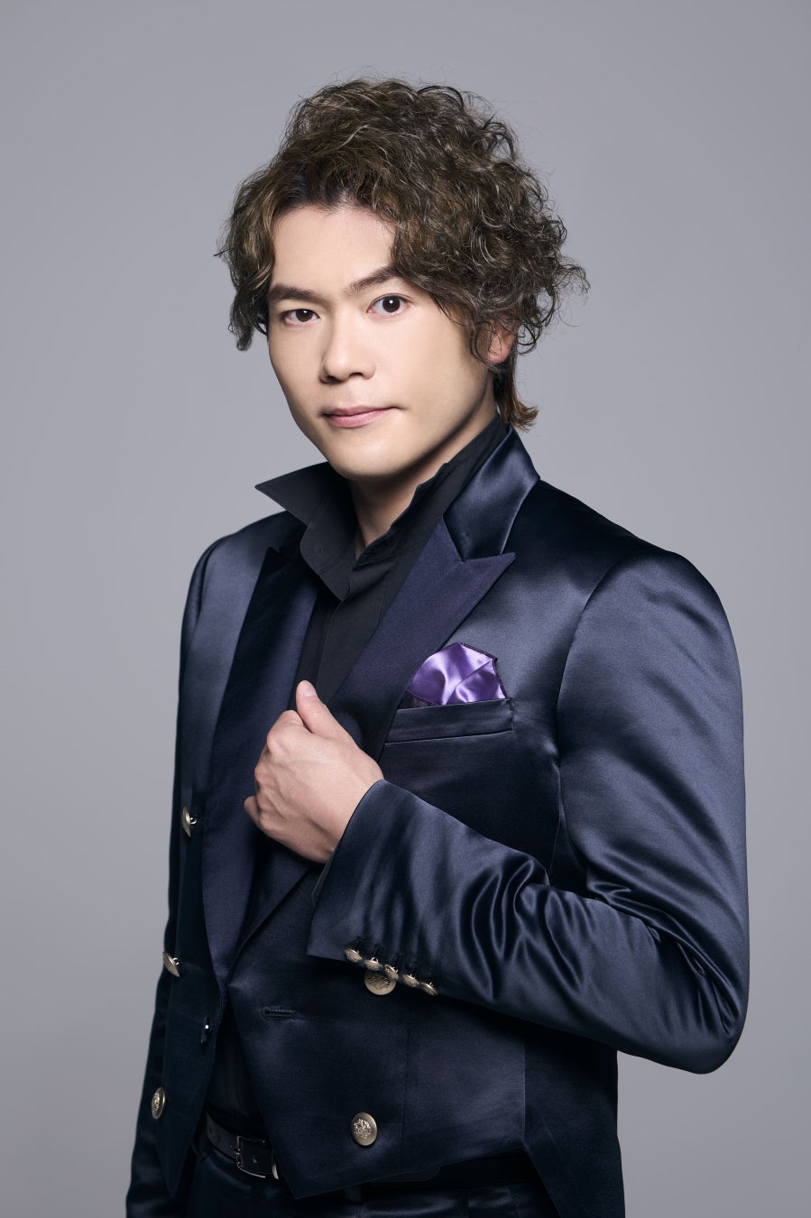 ミュージカル界の “シュガー” こと佐藤隆紀、即日完売のソロコンサート第２弾が決定！白と黒の世界に焦点をあてた二面性を感じる選曲に