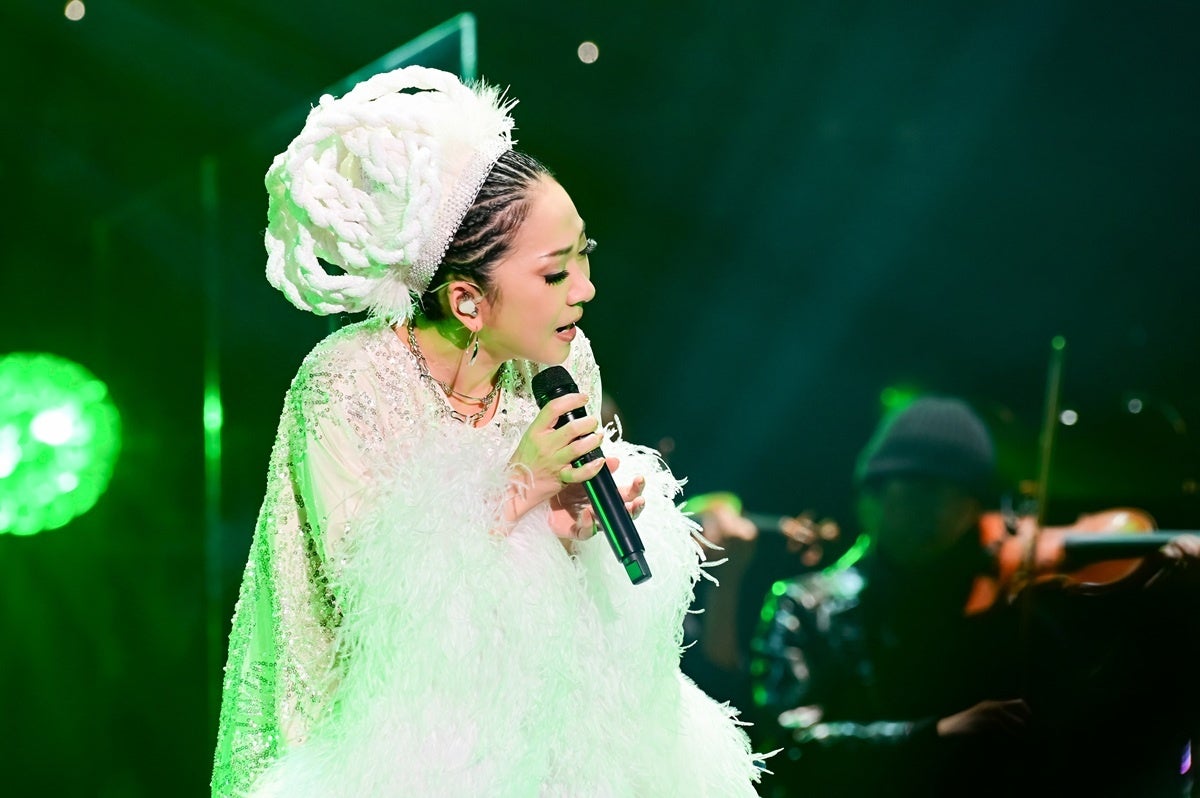 MISIA「星空のライヴXⅢ」東京公演で転倒ハプニングも、マイクは離さず圧巻のパフォーマンスを披露！さらに全国15会場19公演の追加ホールツアーを発表