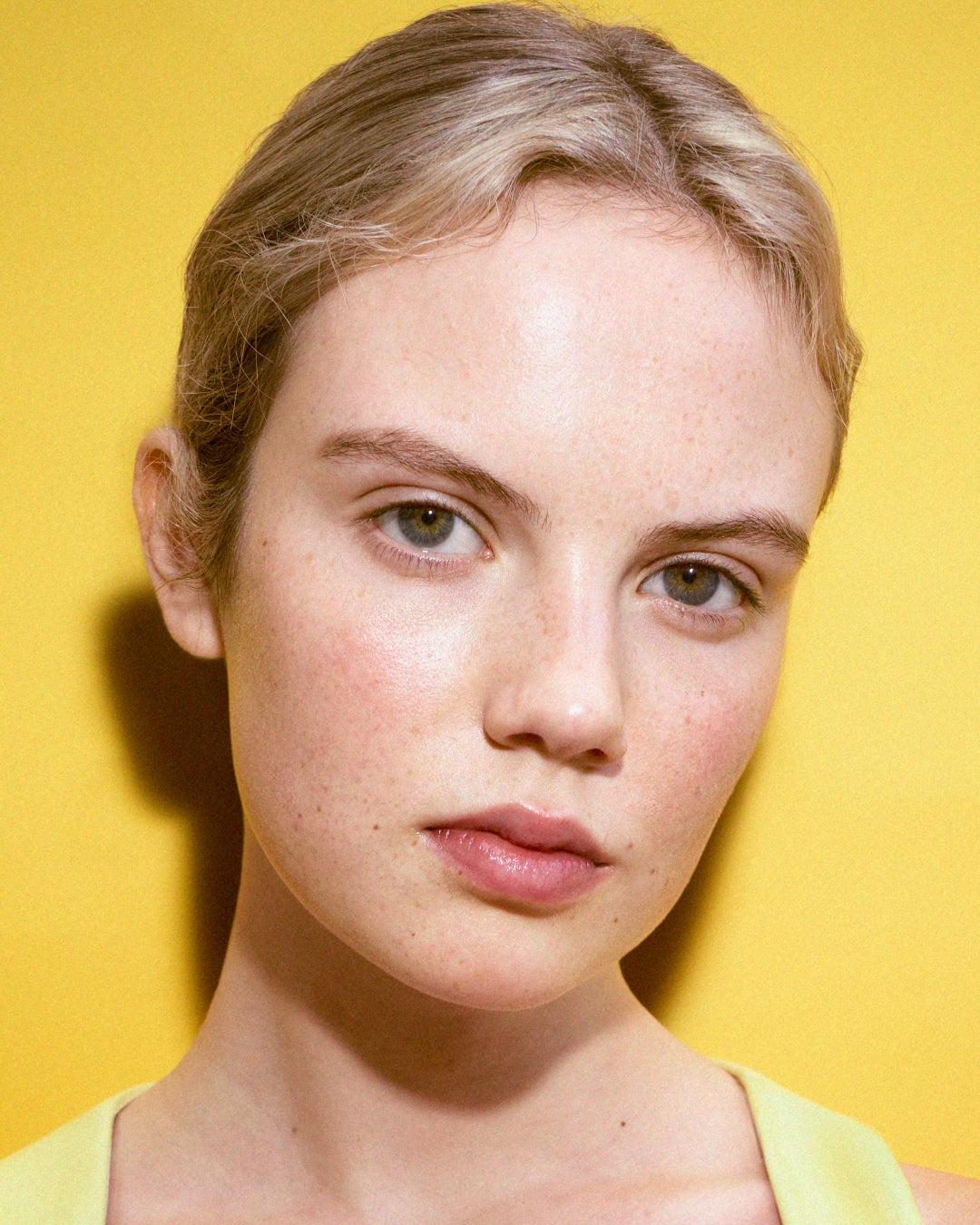 アイラ・ジョンストンがロエベの新ブランド アンバサダーに就任