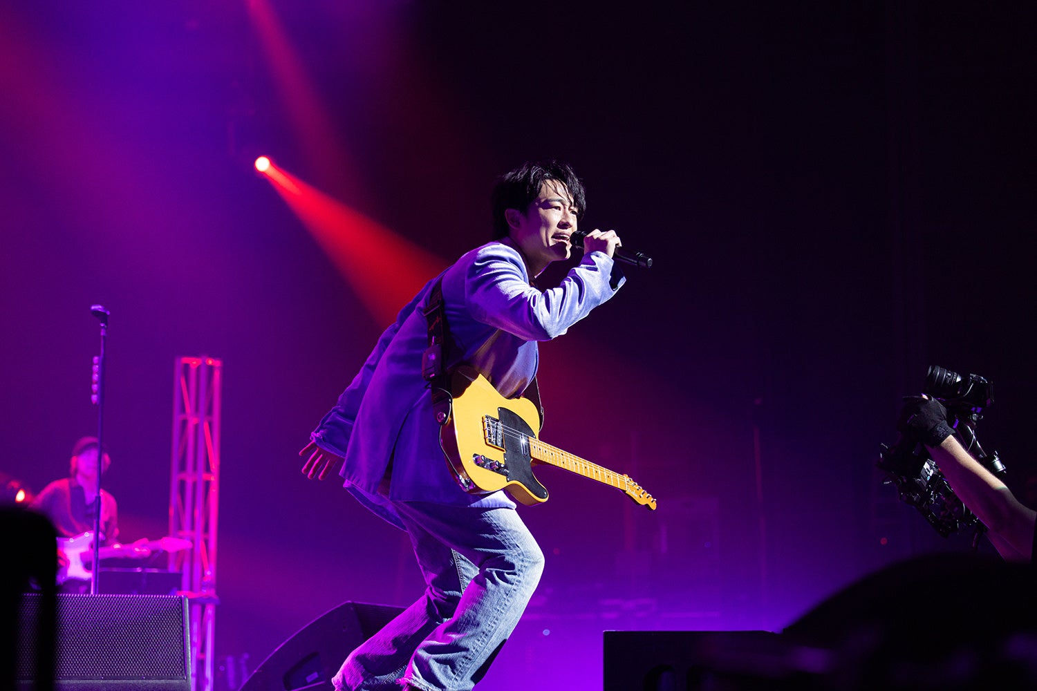 【ライブレポート】父・尾崎豊の楽曲だけでセットリストを組んだ尾崎裕哉のコンセプトライブ第二弾！OZAKIがOZAKIを歌い継ぎ、無垢な魂の叫びが響き渡った夜――2月14日(土)WOWOWで放送・配信！