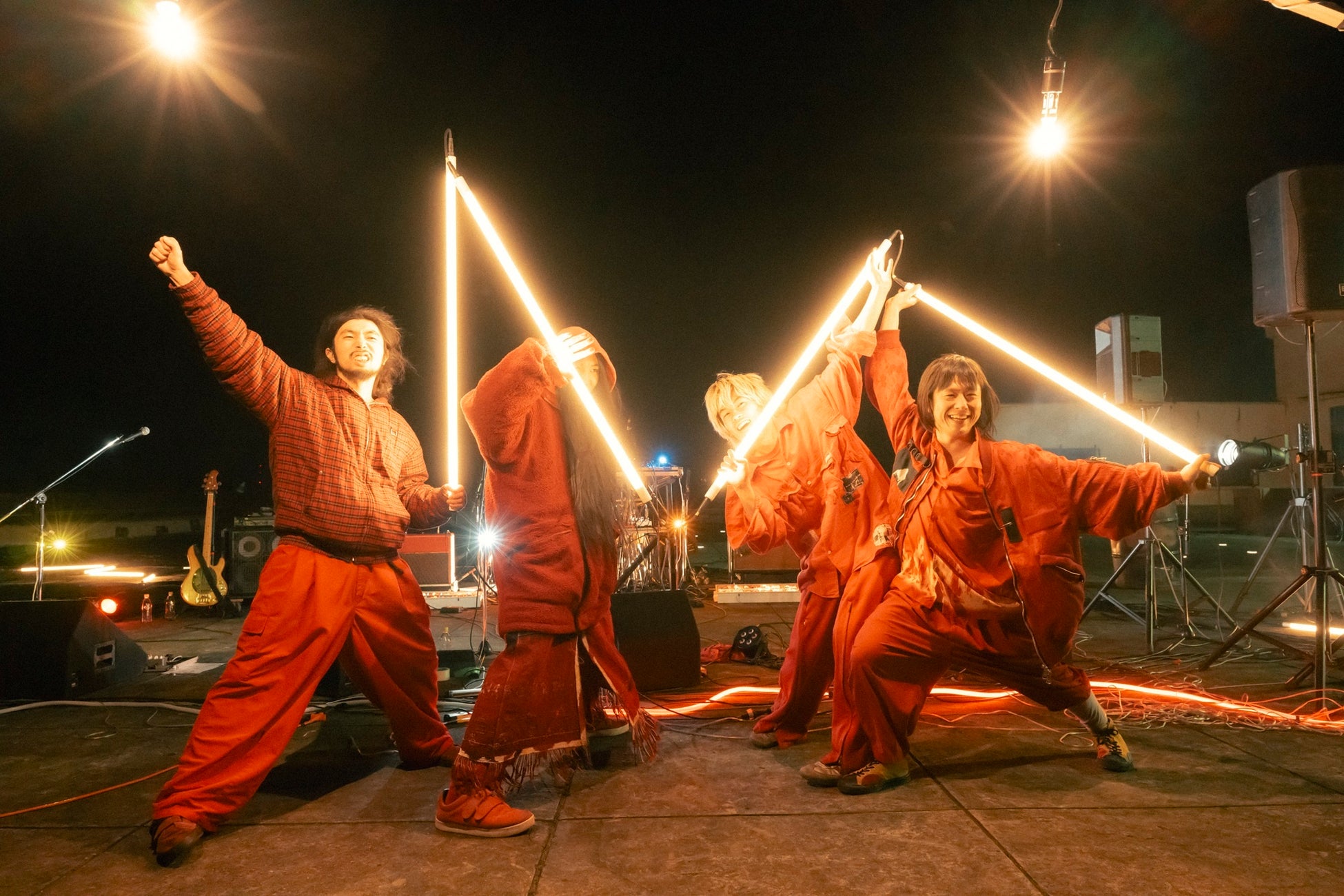 GEZANが7枚目のアルバム『I KNOW HOW NOW』発売直前の４日間に渡って行われた前代未聞のライブ配信企画「100時間リレー」に密着。前例のない長時間企画を完走した果てに彼らが見た景色とは？