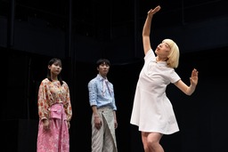 KAAT神奈川芸術劇場プロデュース 『未練の幽霊と怪物―「珊瑚」「円山町」―』開幕