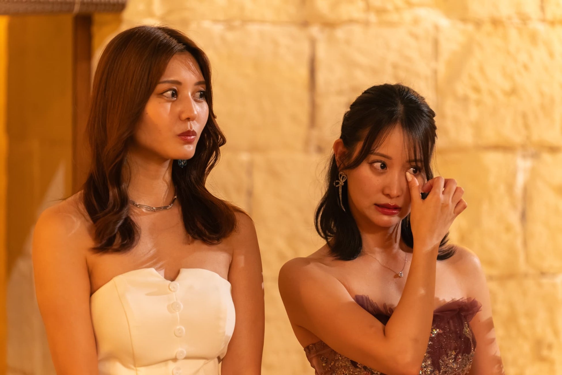 元AKB48が“最も美しい顔100人”タレントと脱落を懸けたモテバトルで涙…まさかの展開にスタジオ騒然　美女たちの“ゼロ距離”プール騎馬戦に霜降り明星・せいや騒然「人間の最後やん」