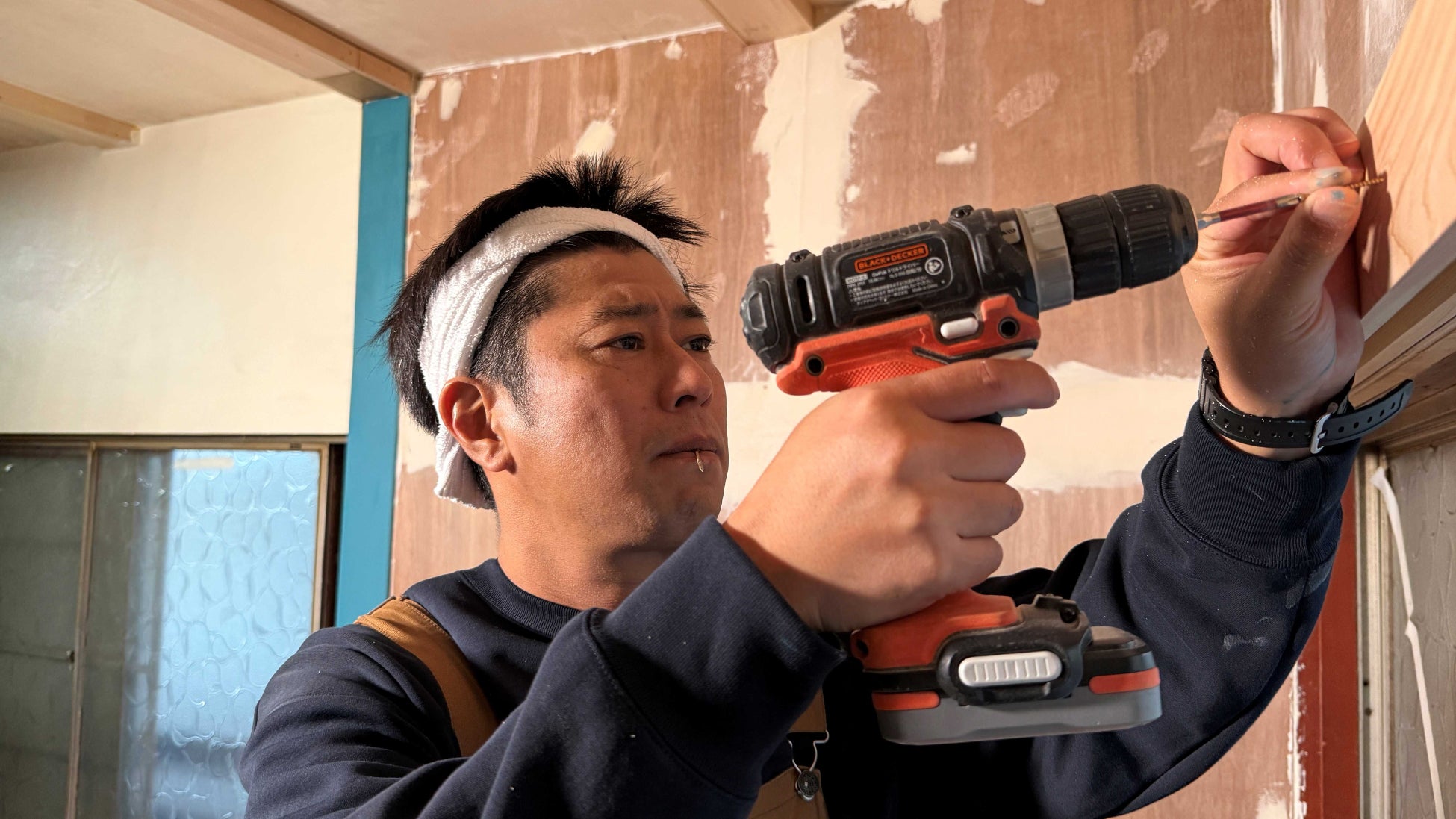 パンサー尾形がDIYで古民家のリフォームに挑戦！こだわりスペースはどんな仕上がりに⁉DIYアドバイザーの声を聞きつつ地道に作業、尾形軍団も参戦！ボロボロの家を前に絶望感から始まった無謀な挑戦の結末は？