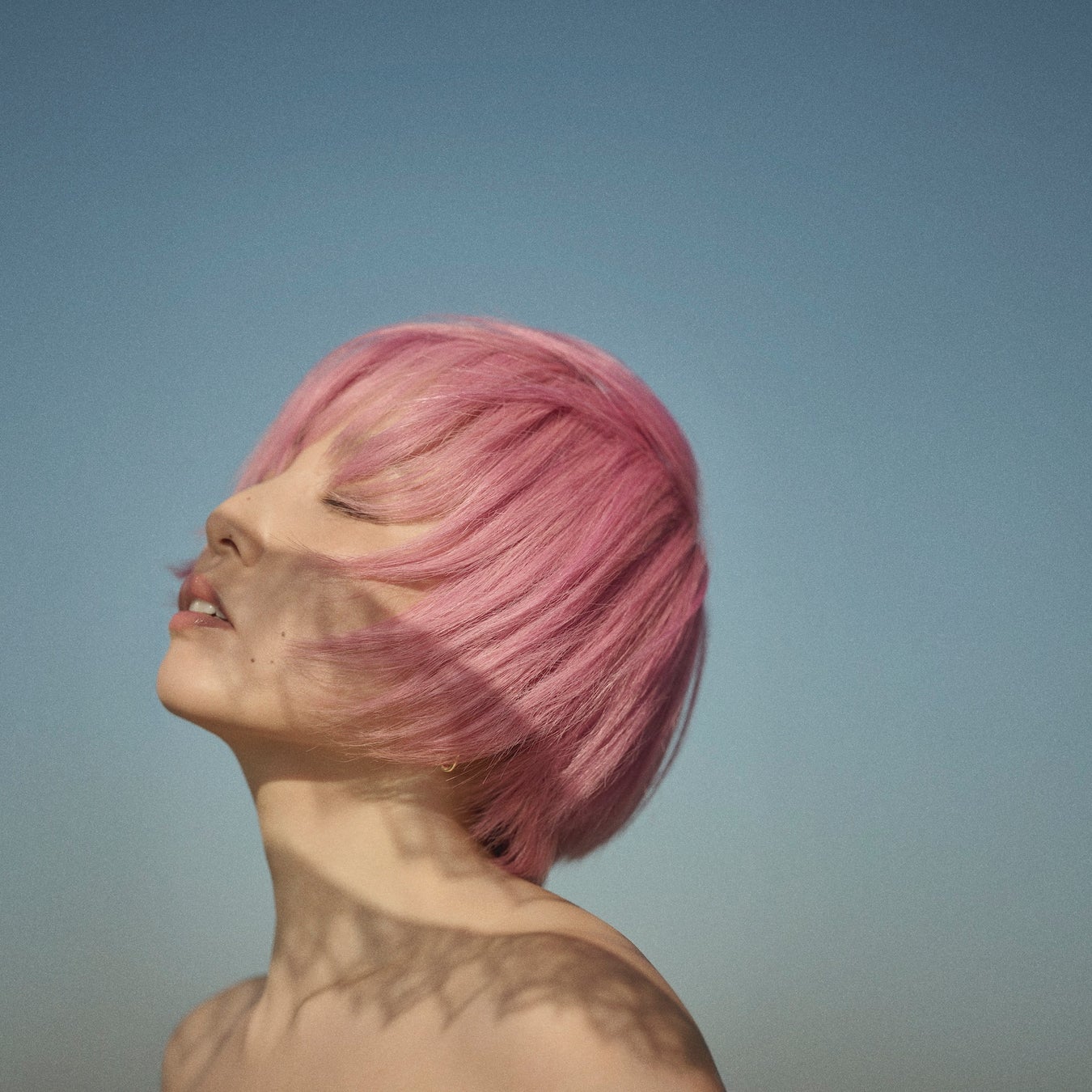 世界で活躍するソウルシンガーNao Yoshioka、新章の幕開け。MXXWLLとの共作「In the Rain」を2月27日にリリース