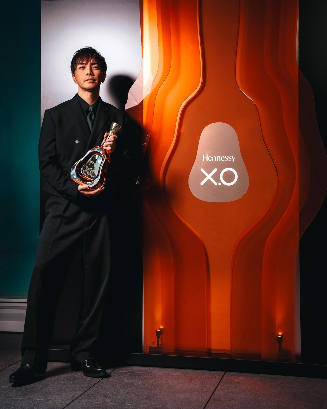 伝説のコニャック「ヘネシー X.O」が日本のナイトシーンを塗り替える！エナジェティックな夜に煌めく“新ルミナスボトル”『ヘネシー X.O ラ・カラフェ』2026年2月日本初上陸