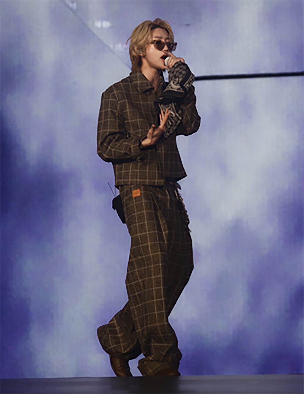 【ルイ·ヴィトン】SEVENTEENのTHE8、ルイ·ヴィトンを着用しパフォーマンス