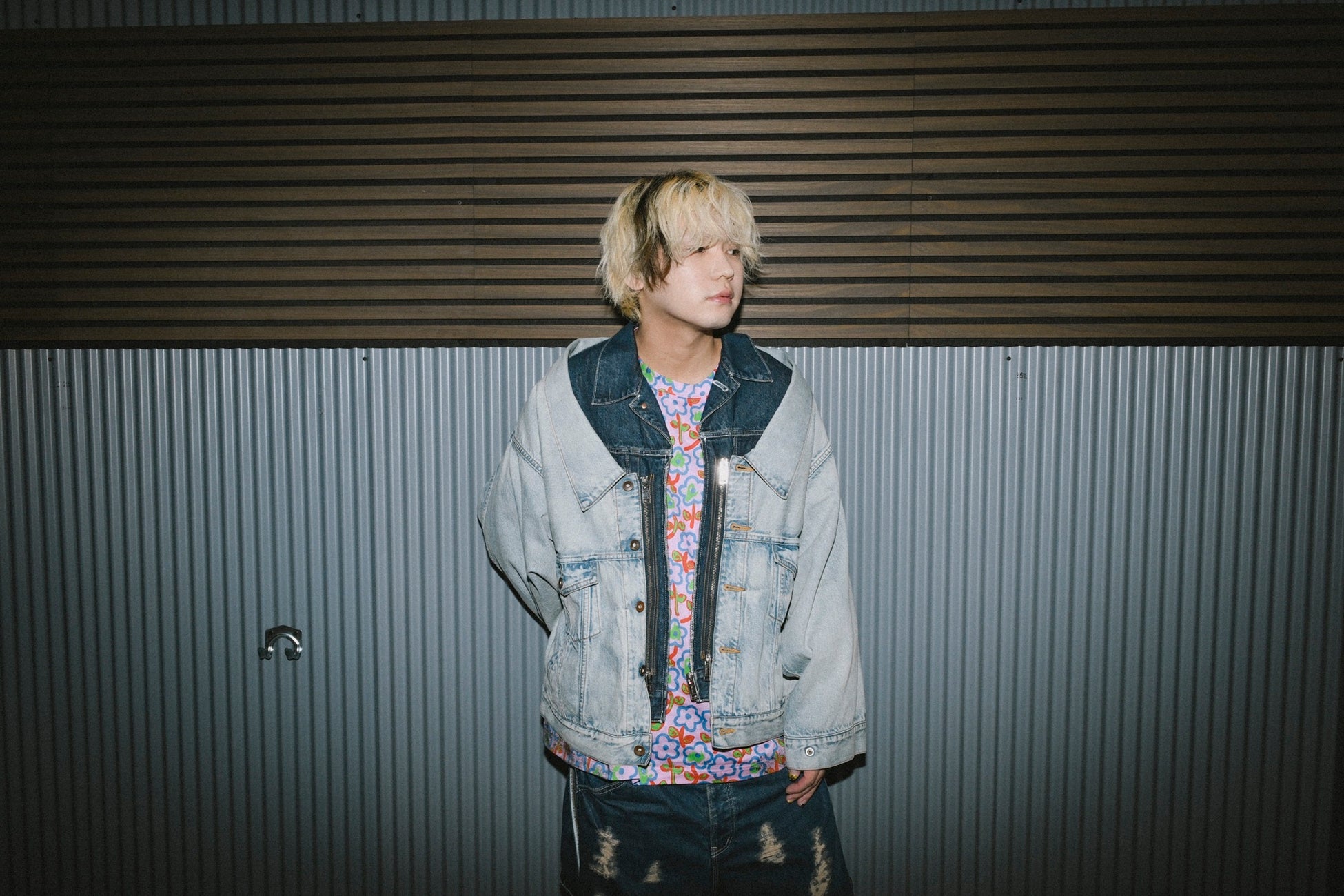 5thアルバム「Magic if」をリリースする秋山黄色の特別番組がスペースシャワーTVにて放送決定！対談相手はかねてより親交のある社会学者・古市憲寿！