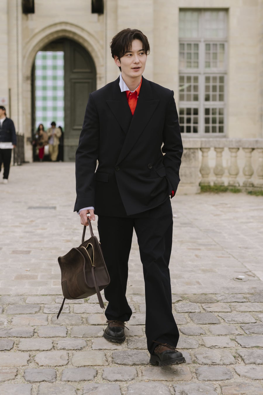 ロエベ 2026秋冬ショーに岡田将生、中野有紗をはじめ、ソン・ガン、aespaのジゼル、テイ・タワン、ジュリア・ガーナーら各界から多彩なゲストが来場