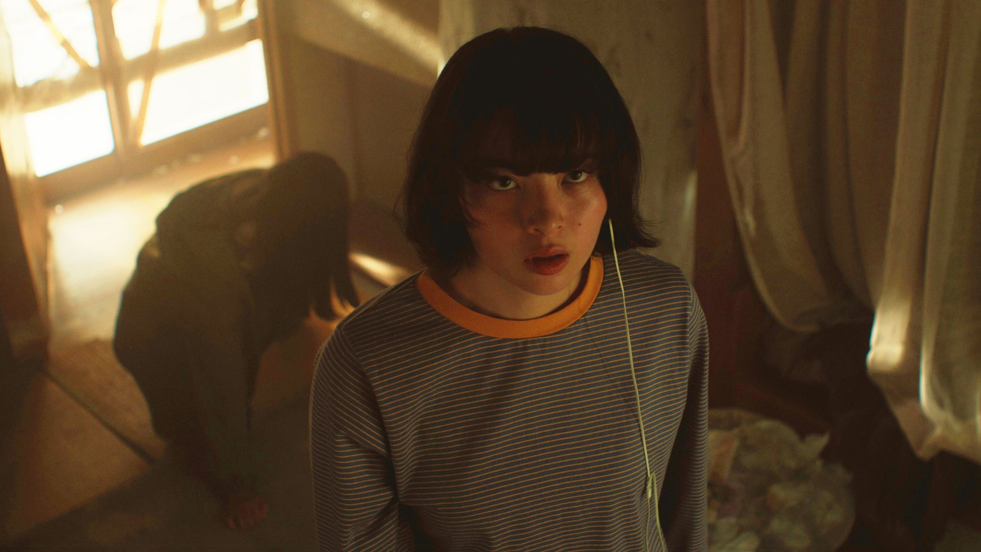 ギークピクチュアズ 配給・宣伝｜一度触れたら逃れられない“新感覚”スクリーンタイム・ホラー誕生、映画『インビジブルハーフ』7月31日（金）ヒューマントラストシネマ渋谷ほか、全国公開決定！