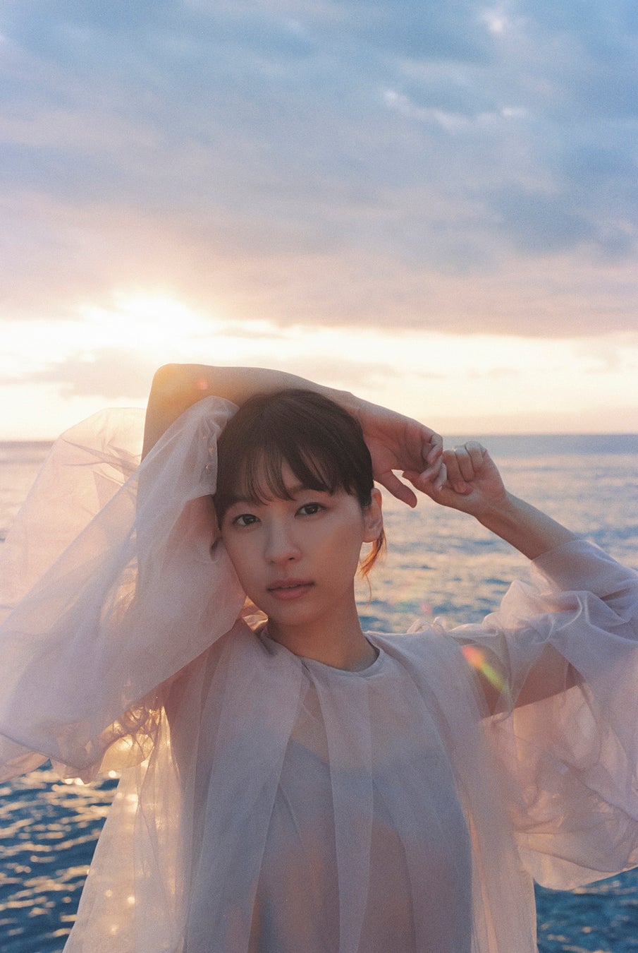 俳優 鳴海唯の季刊ZINE 『Magic hour』シリーズ 第2号が4月10日（金）に発売決定！「Romantic」をテーマに前号とは対極の幻想的な世界観を表現。