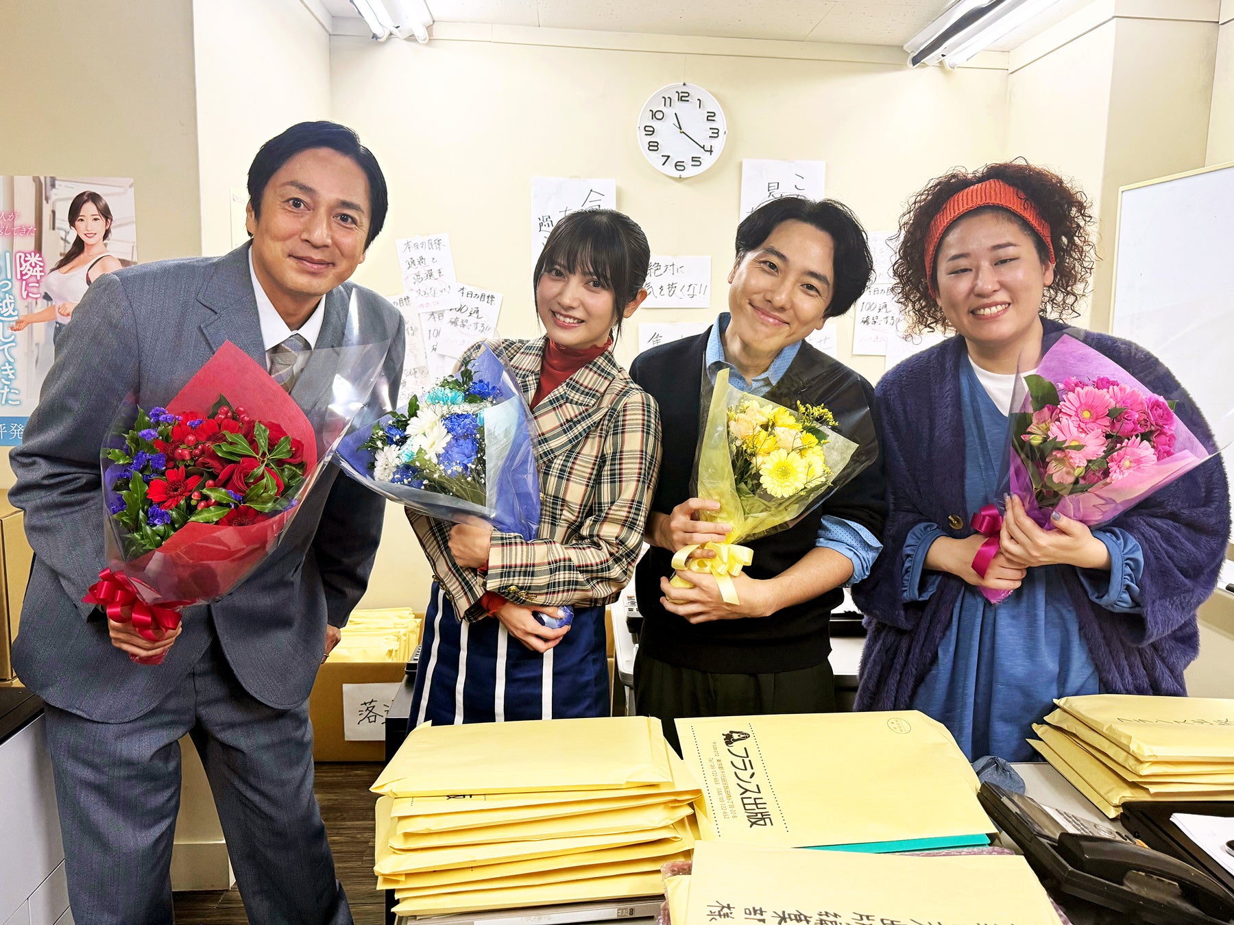徳井義実（チュートリアル）×桃月なしこW主演「令和に官能小説作ってます」今夜最終回放送！官能小説編集部のクランクアップコメント＆写真が到着！ドラマ公式グッズも予約受付中！今年5月にイベント開催決定！