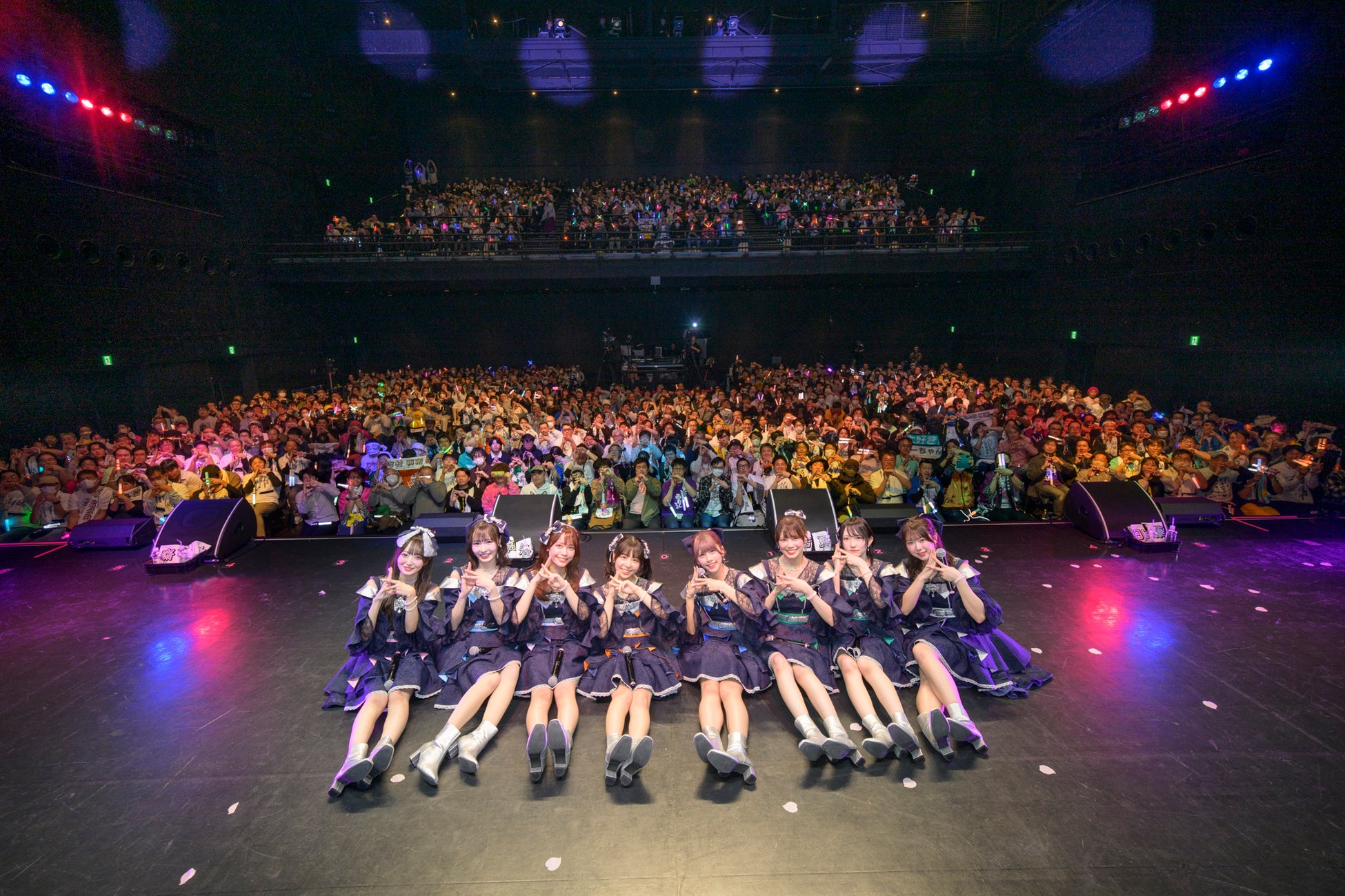 佐久間宣行プロデュース「ラフ×ラフ」が結成3周年ライブを開催！活動休止中の吉村萌南が電撃復帰、8人揃って新曲「Yondanda」を初披露