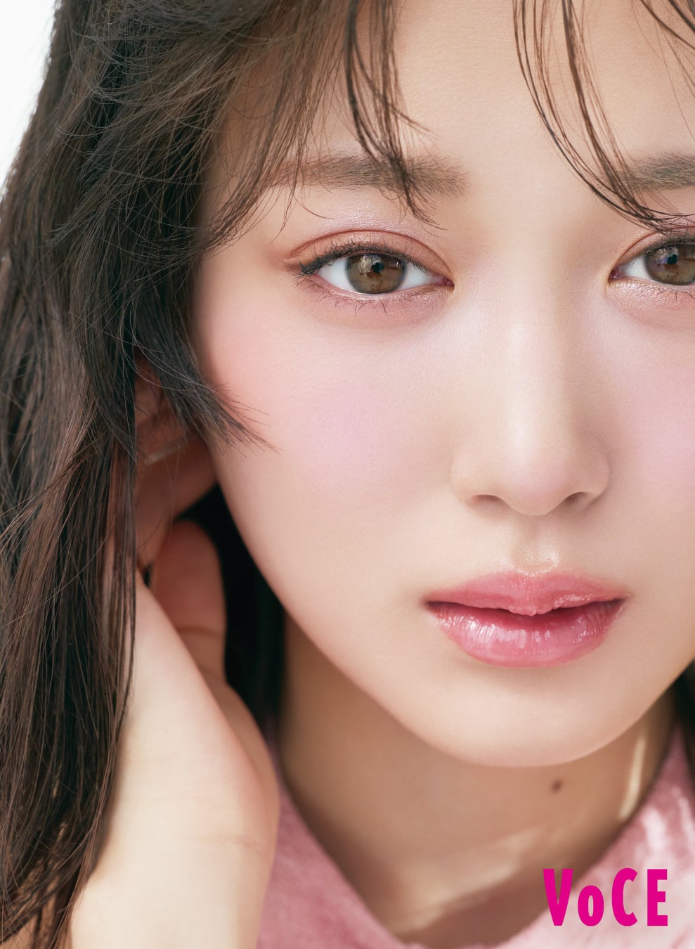 山下美月、春リップで3変化！VOCE5月号巻頭メイクで魅せる“ピュア・クール・キュン顔”