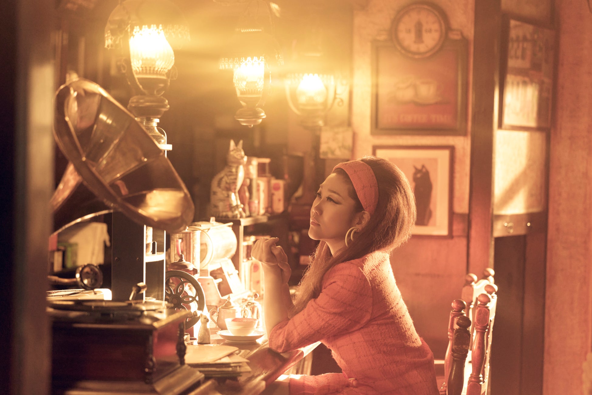 JUJUが生放送でナビゲートする特番をオンエア！　最新アルバム『昭和洋楽 純喫茶JUJU「時間旅行」』と巡る“音楽の旅”をお届け。音楽プロデューサー・松任谷正隆の特別コメントも【コメントあり】