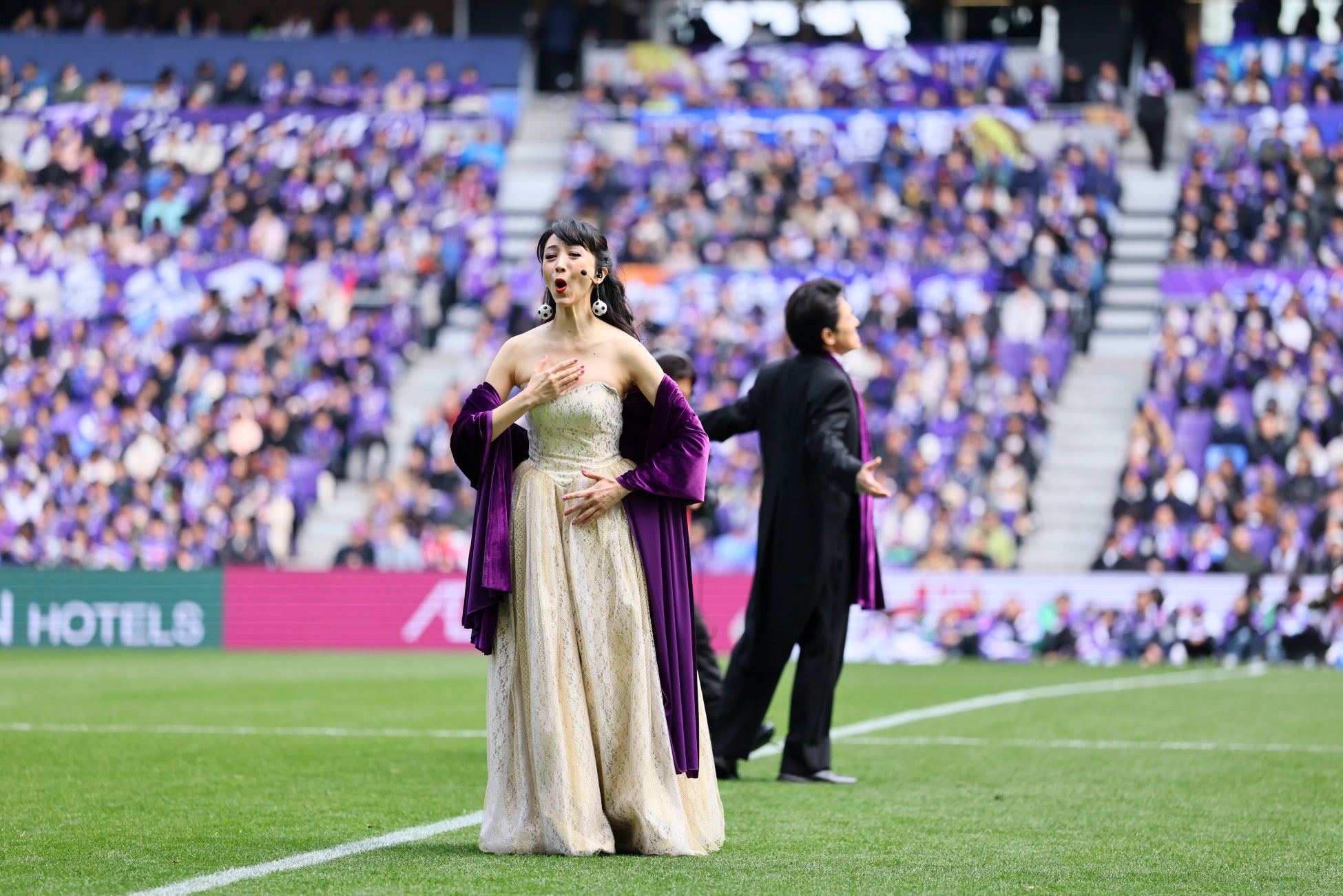 【イベントレポート＆動画公開】オペラで2.7万人を魅了！モアザンミュージカルがサンフレッチェ広島ホーム開幕戦を華やかに演出