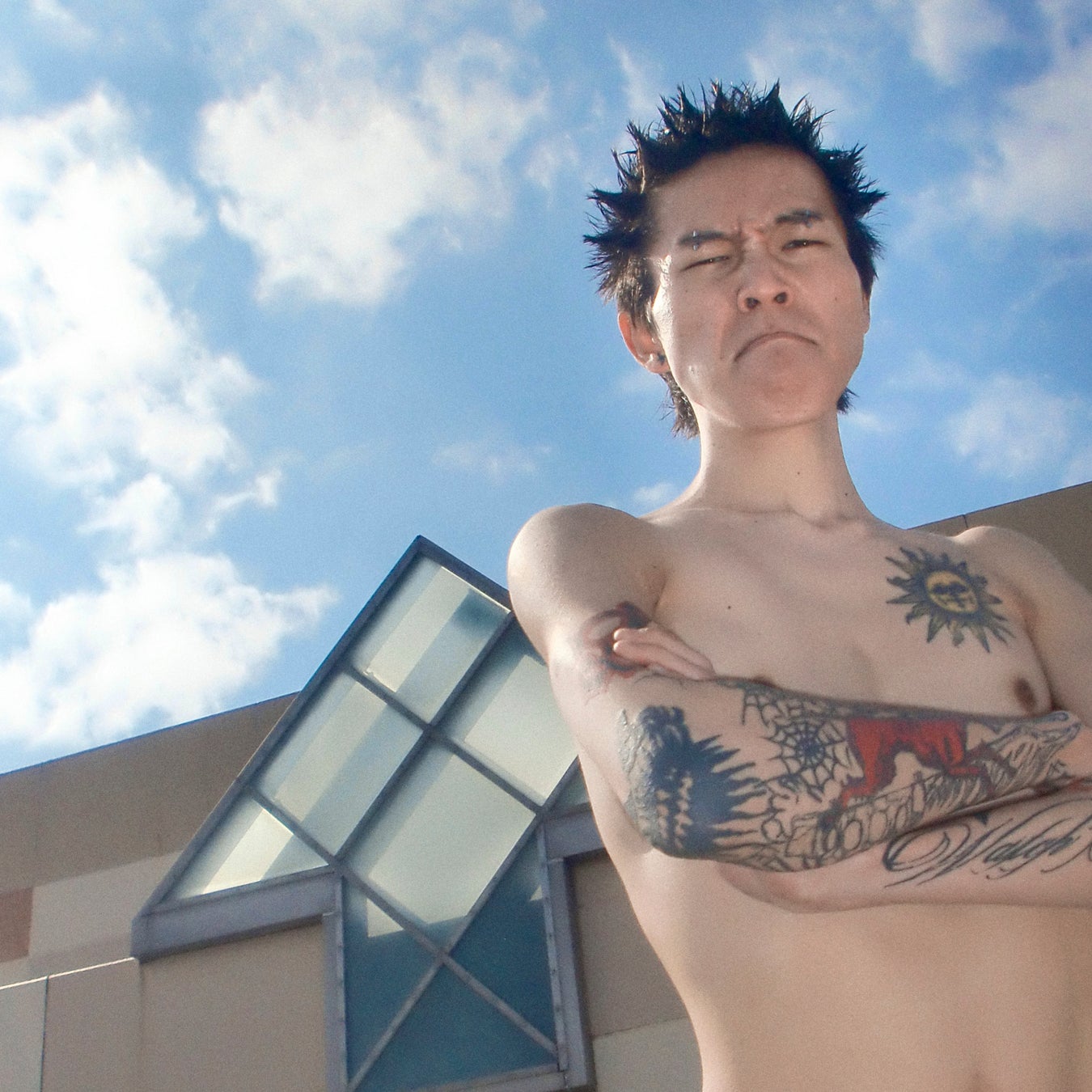 5人組ロックバンド・LBSTR、媚びない姿勢を誓った4th SG“KOBINEE”を本日リリース！