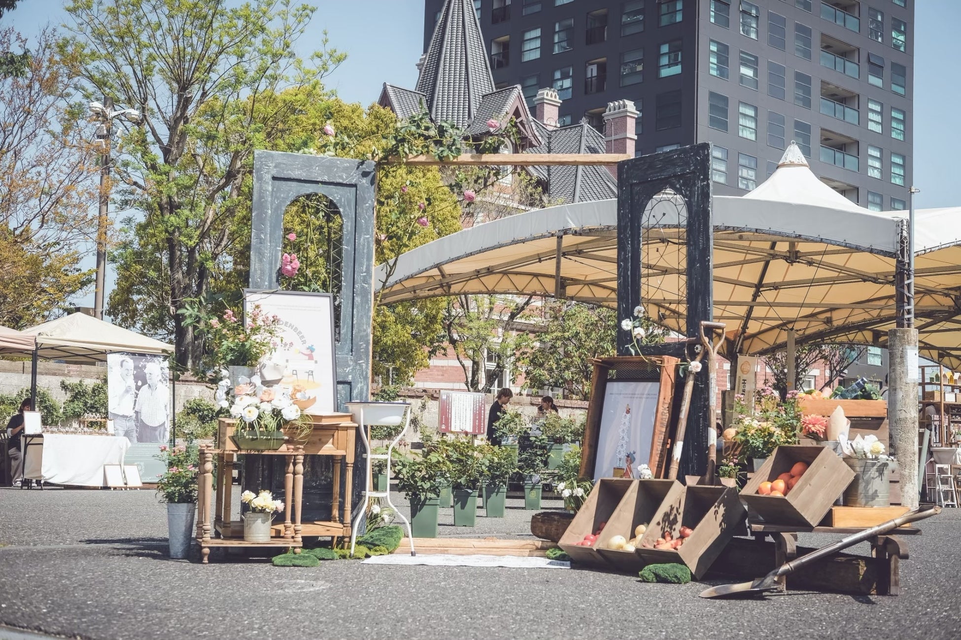 門司港で、花と音楽、謎を解く春【ロザリアンメイクマルシェ2026 in MOJIKO】4/25-26 門司港レトロ中央広場で開催