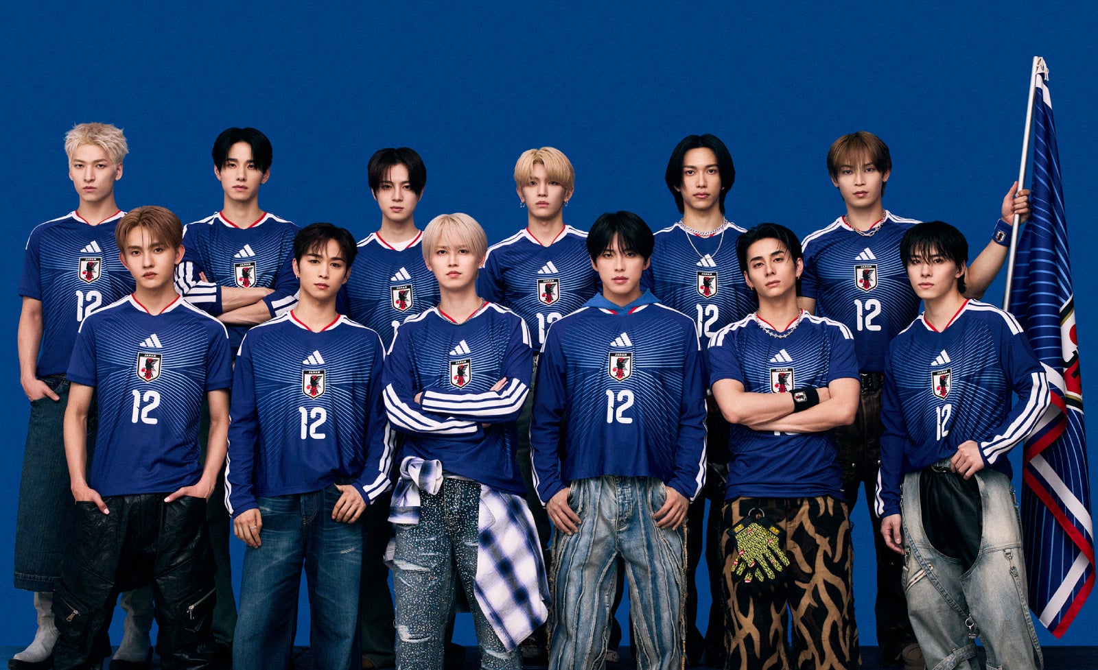 サッカー日本代表「最高の景色を2026」オフィシャルアンバサダー スペシャルユニット「JI BLUE」、OFFICIAL STOREがOPEN！