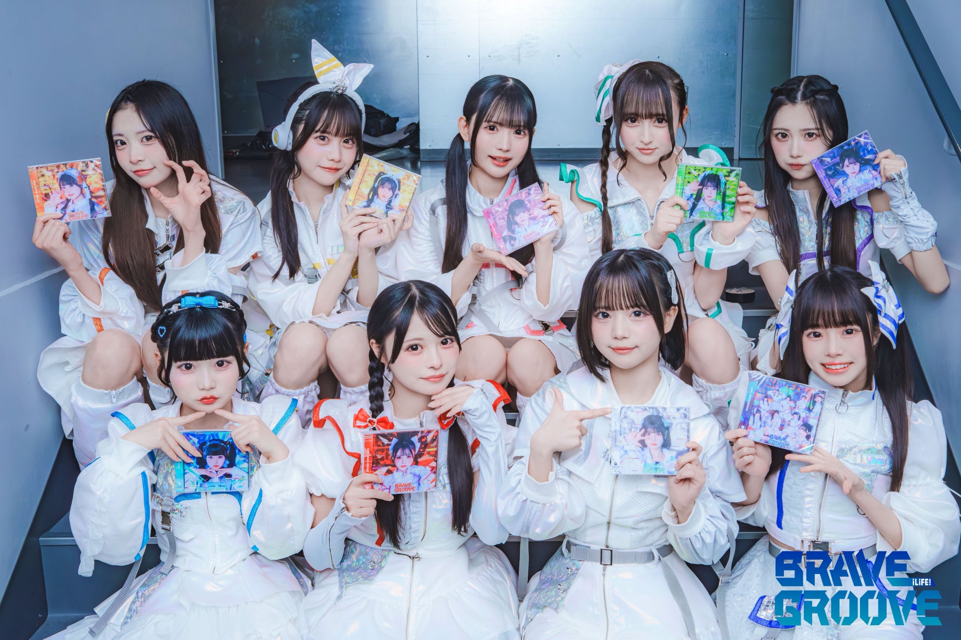 iLiFE! リリース記念イベント開催！大雨のなか歌舞伎町にファンが集結し、熱気あふれるステージを披露！