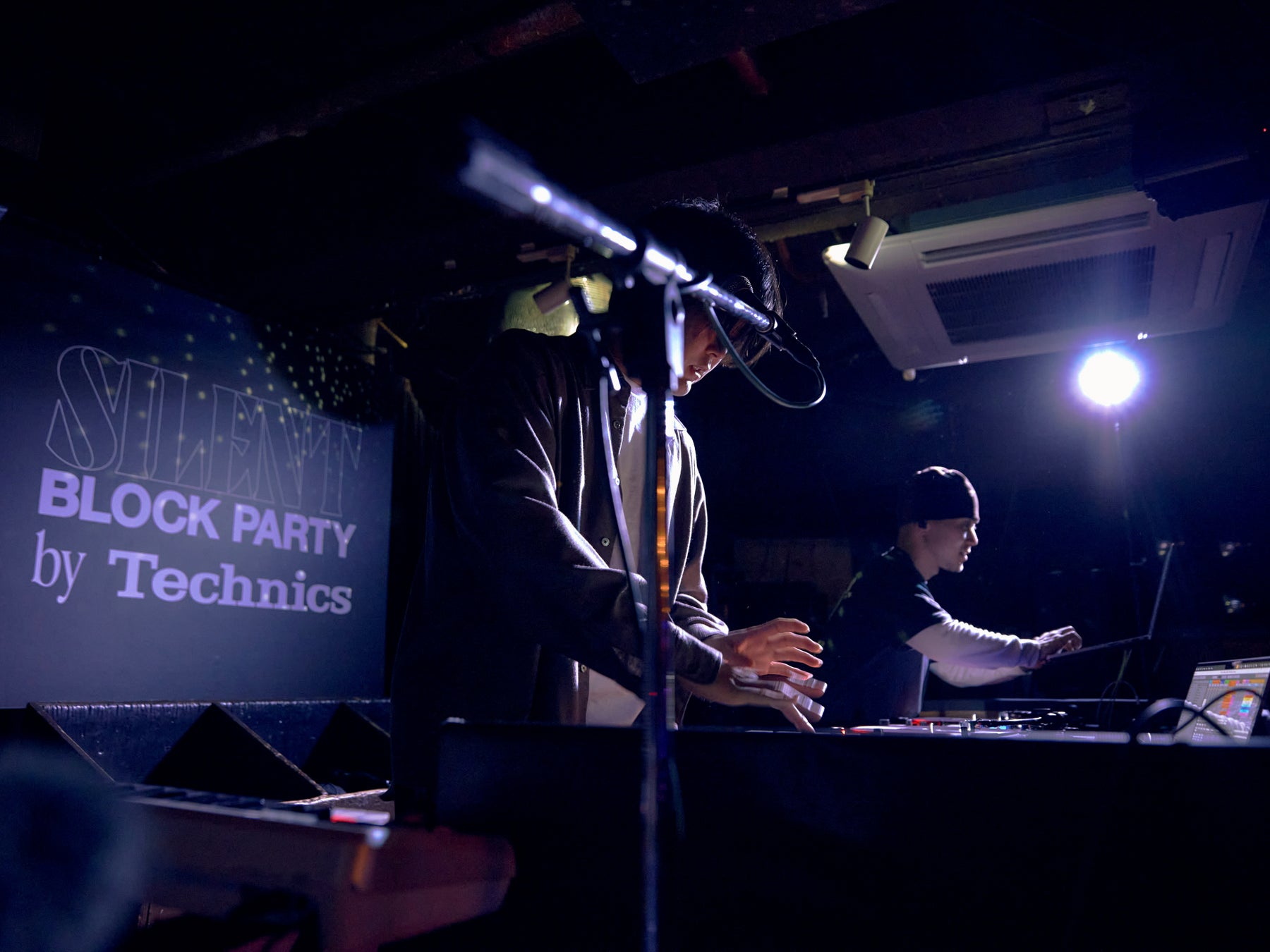 イヤホンで聴くライブ？Technicsがサイレントな音楽イベントを開催～STUTSさん、DJ ZAIさんなどが出演～