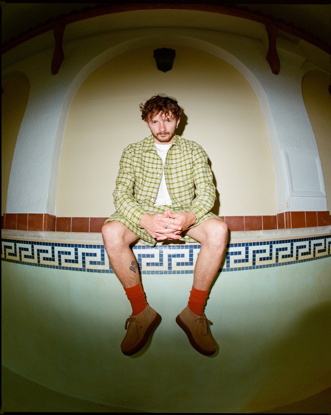 ロンドンを拠点に活動するアーティストMom Tudieが、名門ヴェニュー〈Jazz Café〉で収録されたライブアルバム『Live in London』を4月3日にリリース