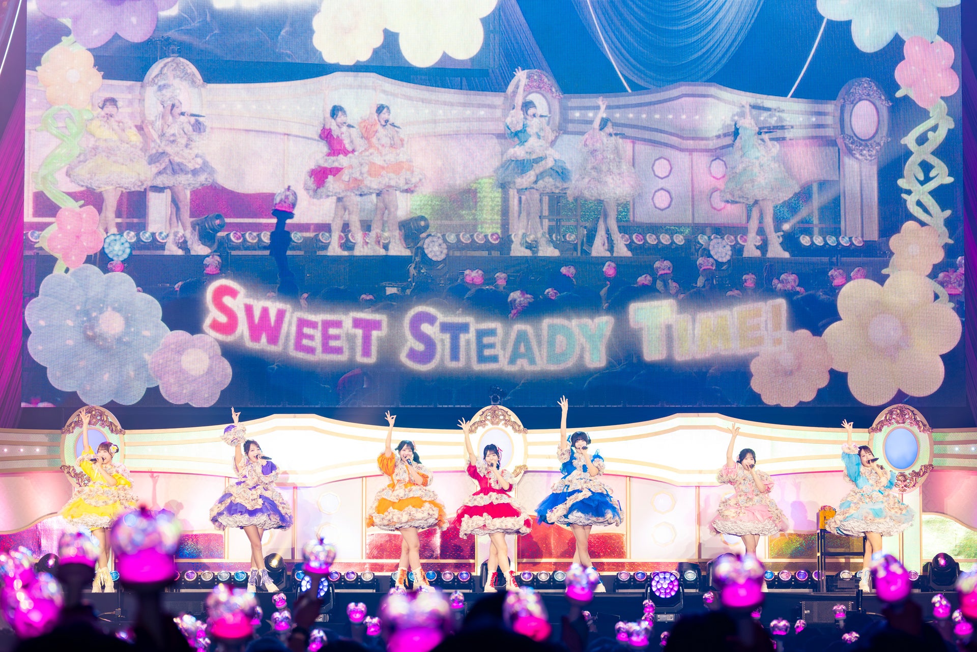 SWEET STEADY、幕張メッセで1万人のファンが2周年を祝福 初のアリーナ単独公演もサプライズ発表