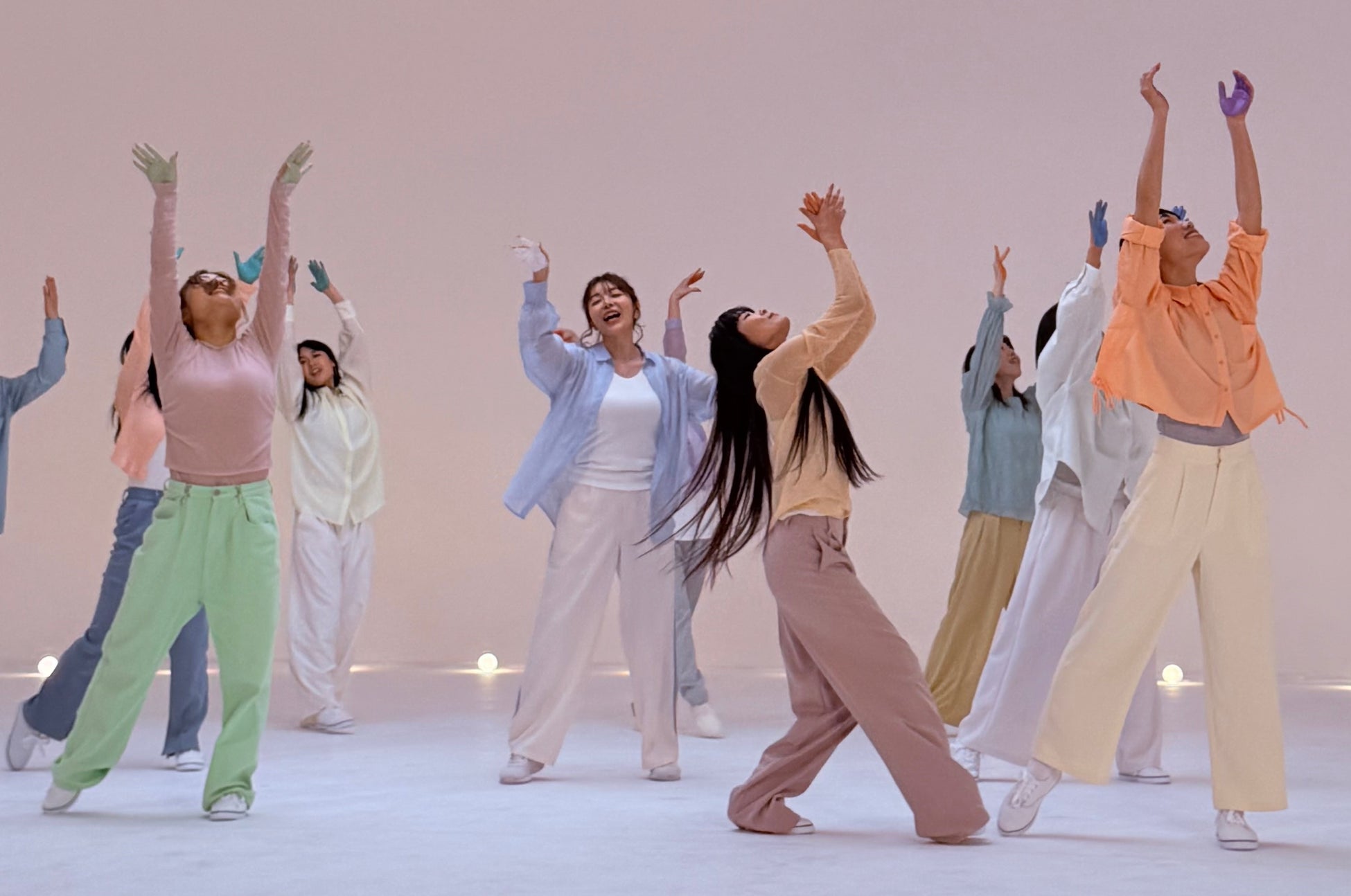 聞こえない人と聞こえる人による手話歌ダンスの映像作品が完成しました